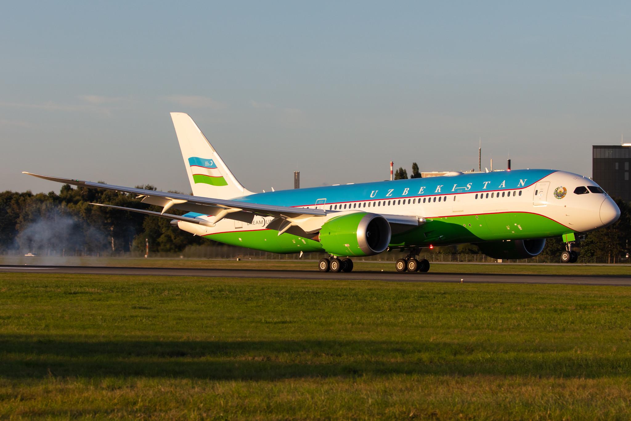Hamburg Airport: Uzbekistan Airways (HY / UZB) |  Livery: Government |  Boeing 787-8 Dreamliner B788 | UK001 | MSN 64435