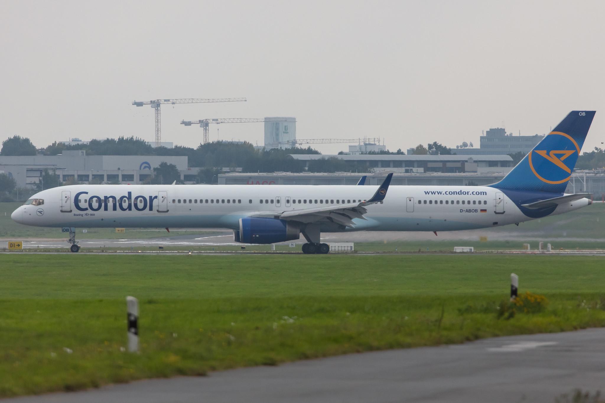 Hamburg Airport: Condor (DE / CFG) |  Boeing 757-330 B753 | D-ABOB | MSN 29017