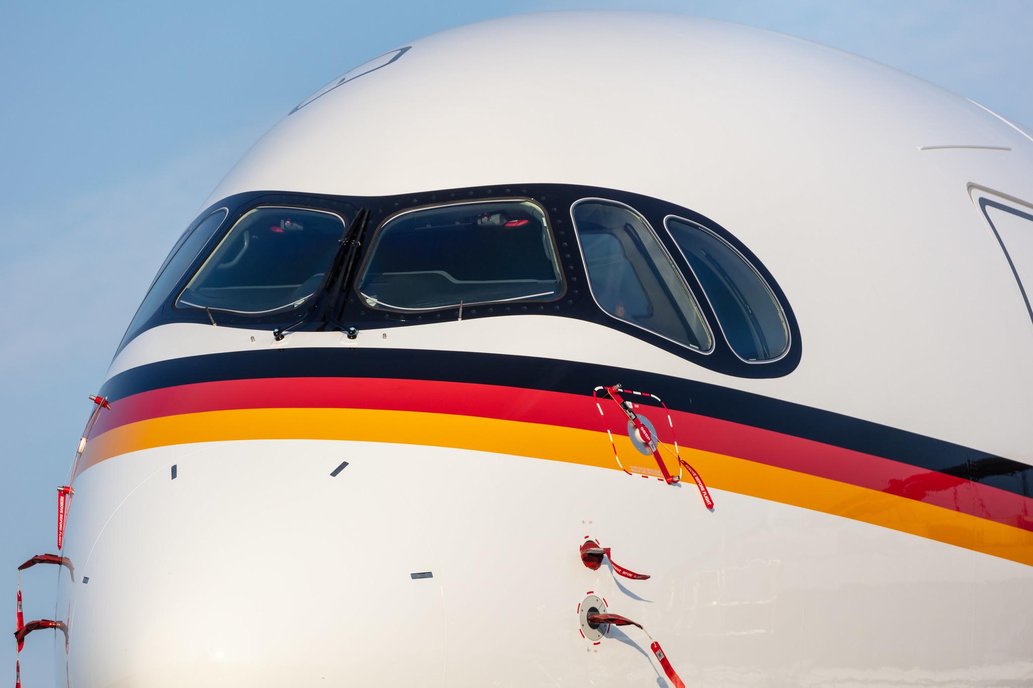 Hamburg Airport: German Air Force (/ GAF) |  Airbus A350-941 A359 | 10+03 (D-AGAF) | MSN 416