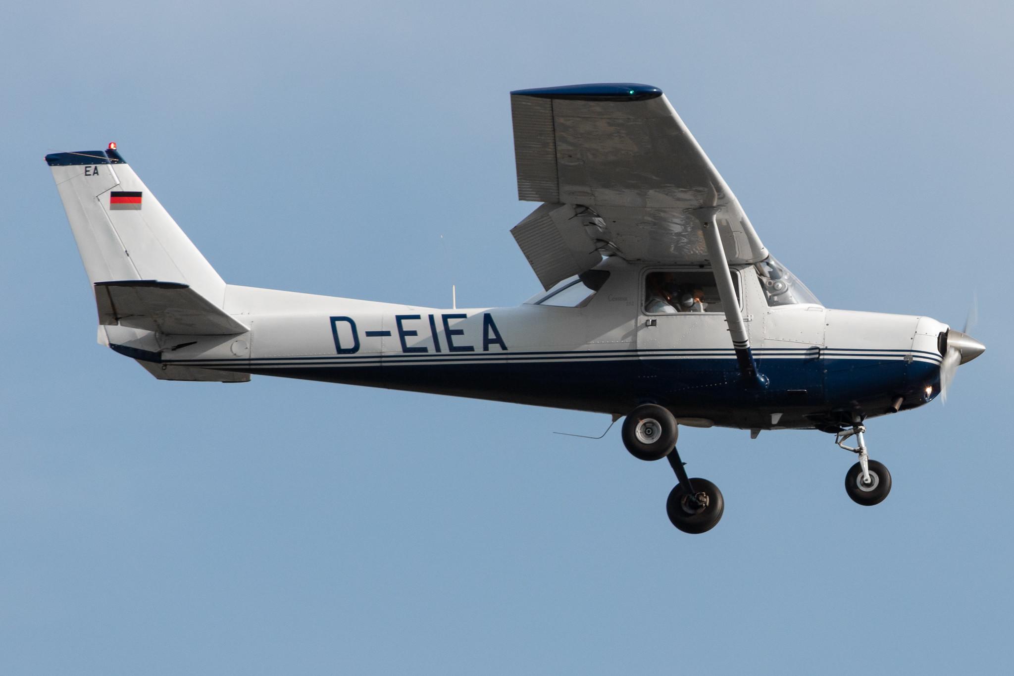 Hamburg Airport: Private Owner |  Reims-Cessna F152 C152 | D-EIEA | MSN F15201598