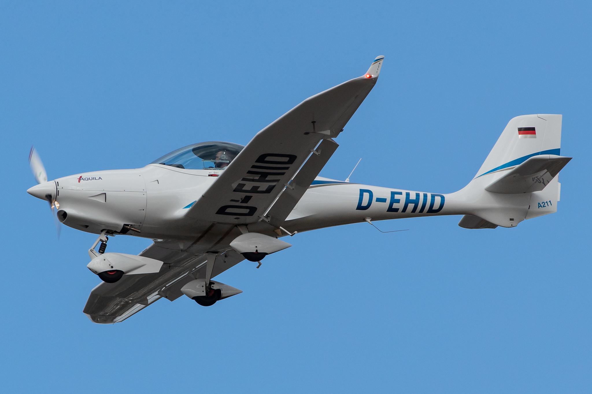 Hamburg Finkenwerder: Private owner |  Aquila A211 A210 | D-EHID | MSN AT01-100A-344