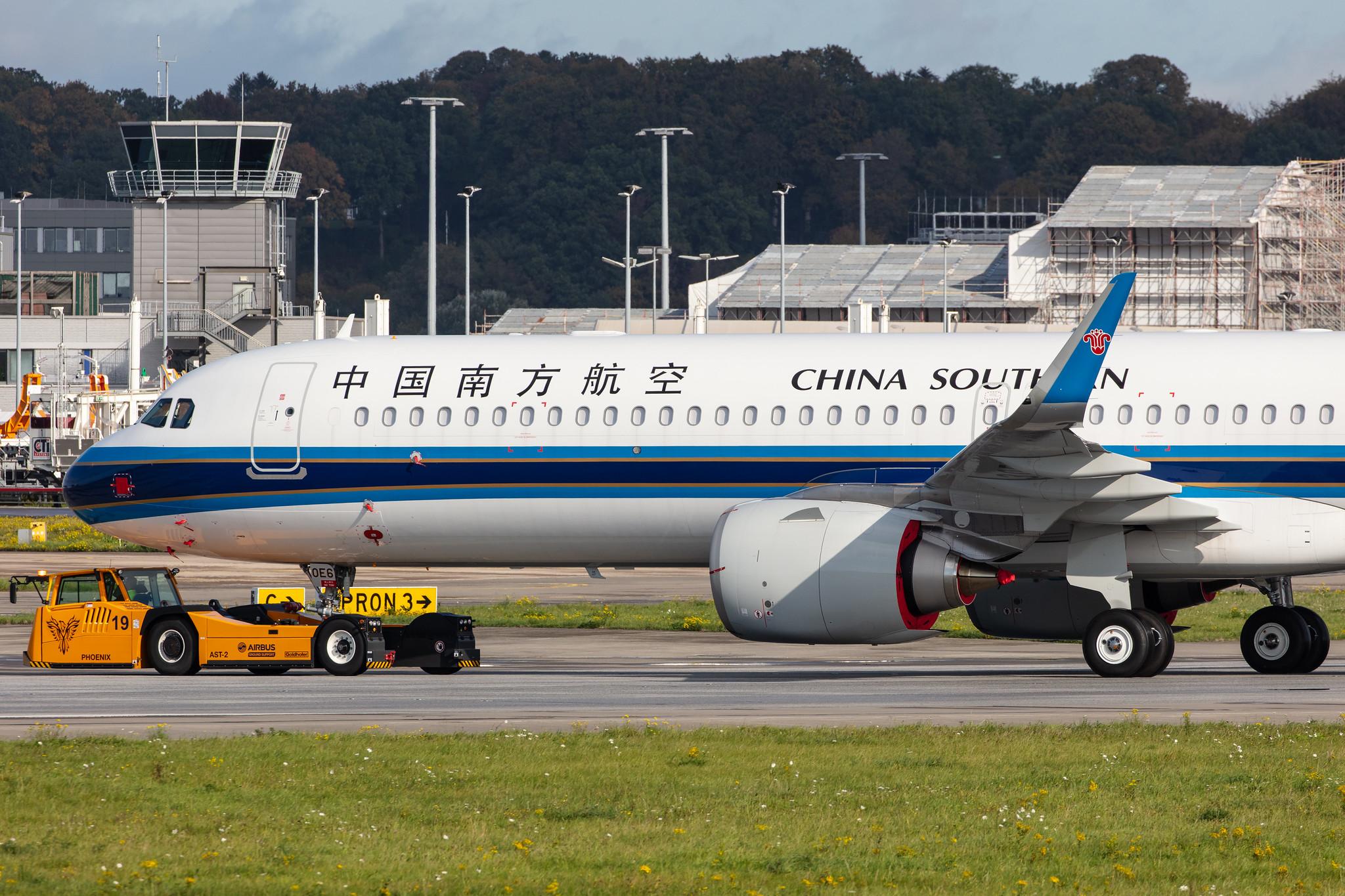 Hamburg Finkenwerder: China Southern Airlines (CZ / CSN) |  Airbus A321-253NX A21N | D-AZAA (B-30E6) | MSN 9240