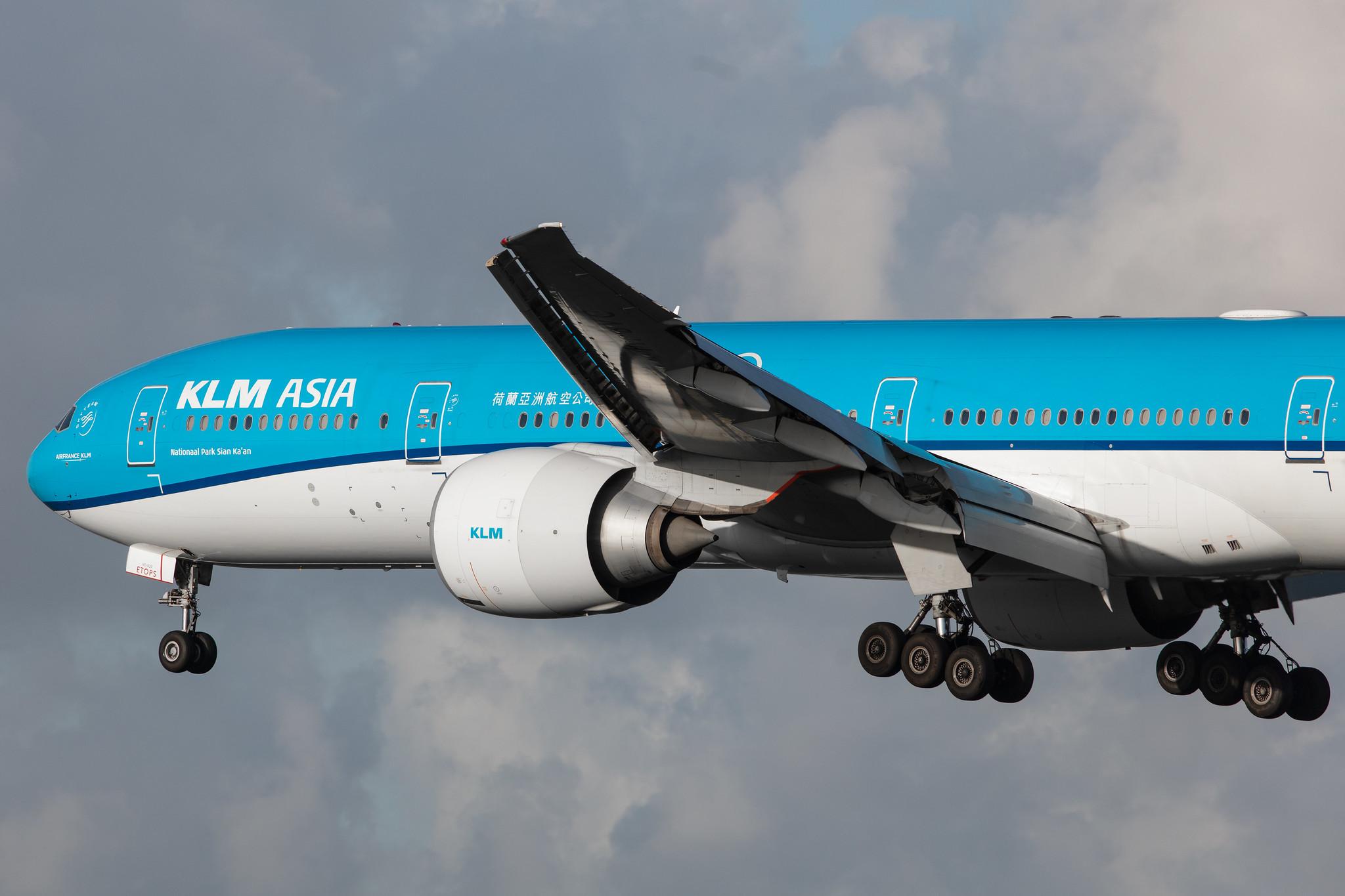 Amsterdam Airport Schiphol: KLM (KL / KLM) |  Boeing 777-306(ER) B77W | PH-BVC | MSN 37582