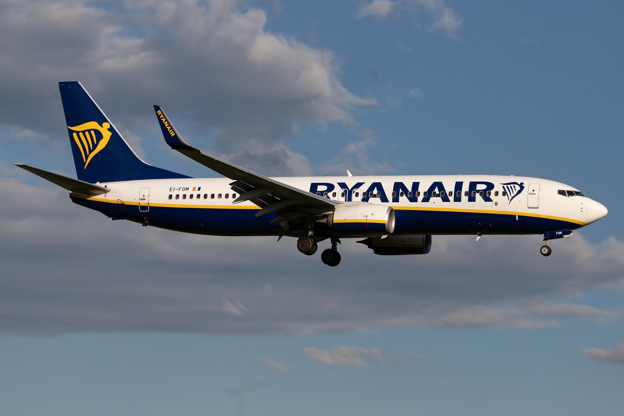 Hamburg Airport: Ryanair (FR / RYR) |  Boeing 737-8AS B738 | EI-FOM | MSN 44720