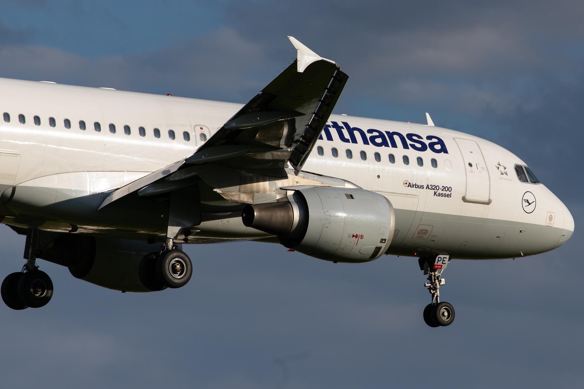 Hamburg Airport: Lufthansa (LH / DLH) |  Airbus A320-211 A320 | D-AIPE | MSN 0078