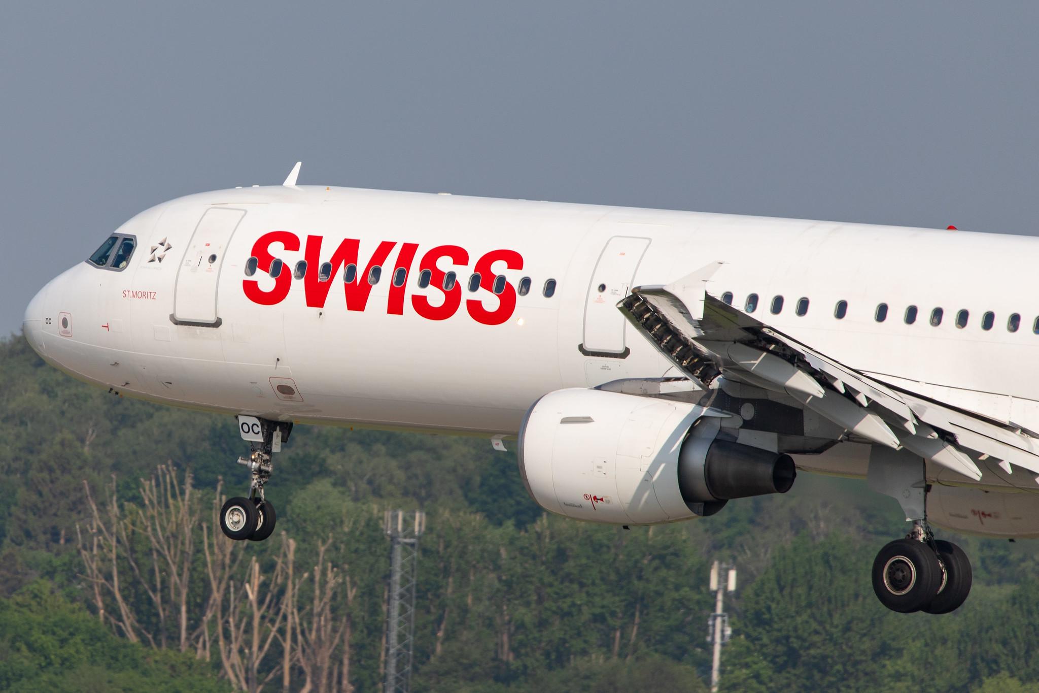 Hamburg Airport: Swiss (LX / SWR) |  Airbus A321-111 A321 | HB-IOC | MSN 0520
