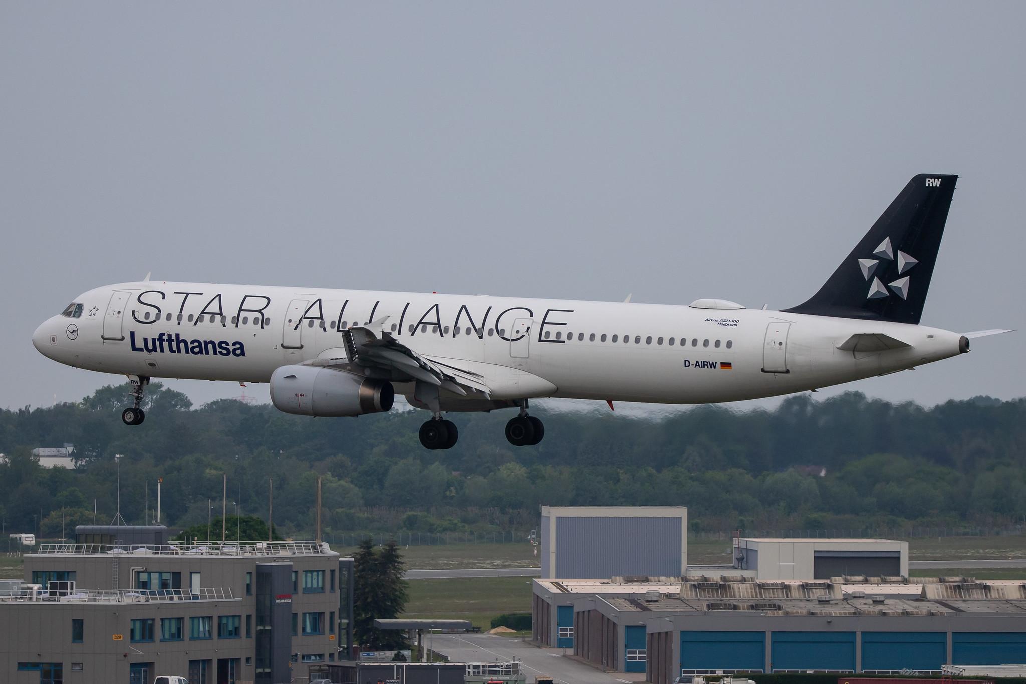 Hamburg Airport: Lufthansa (LH / DLH) |  Livery: Star Alliance Livery |  Airbus A321-131 A321 | D-AIRW | MSN 0699