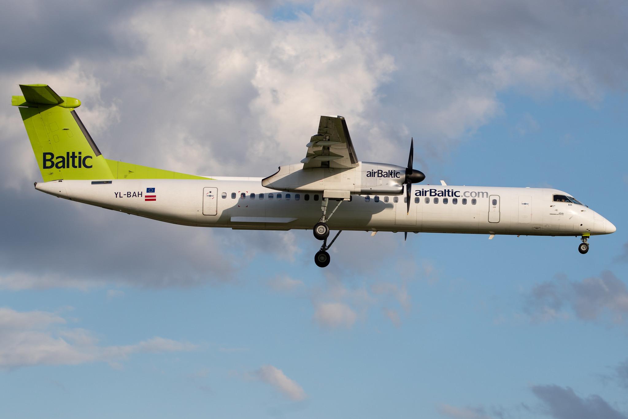 Hamburg Airport: Air Baltic (BT / BTI) |  De Havilland Canada Dash 8-400 DH8D | YL-BAH | MSN 4296