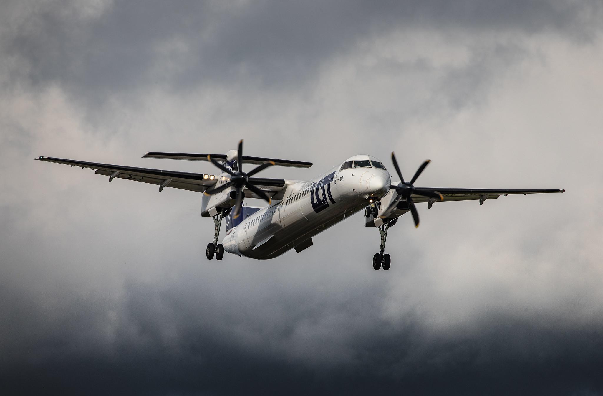 Hamburg Airport: LOT (LO / LOT) |  De Havilland Canada Dash 8-400 DH8D | OY-YBZ | MSN 4148