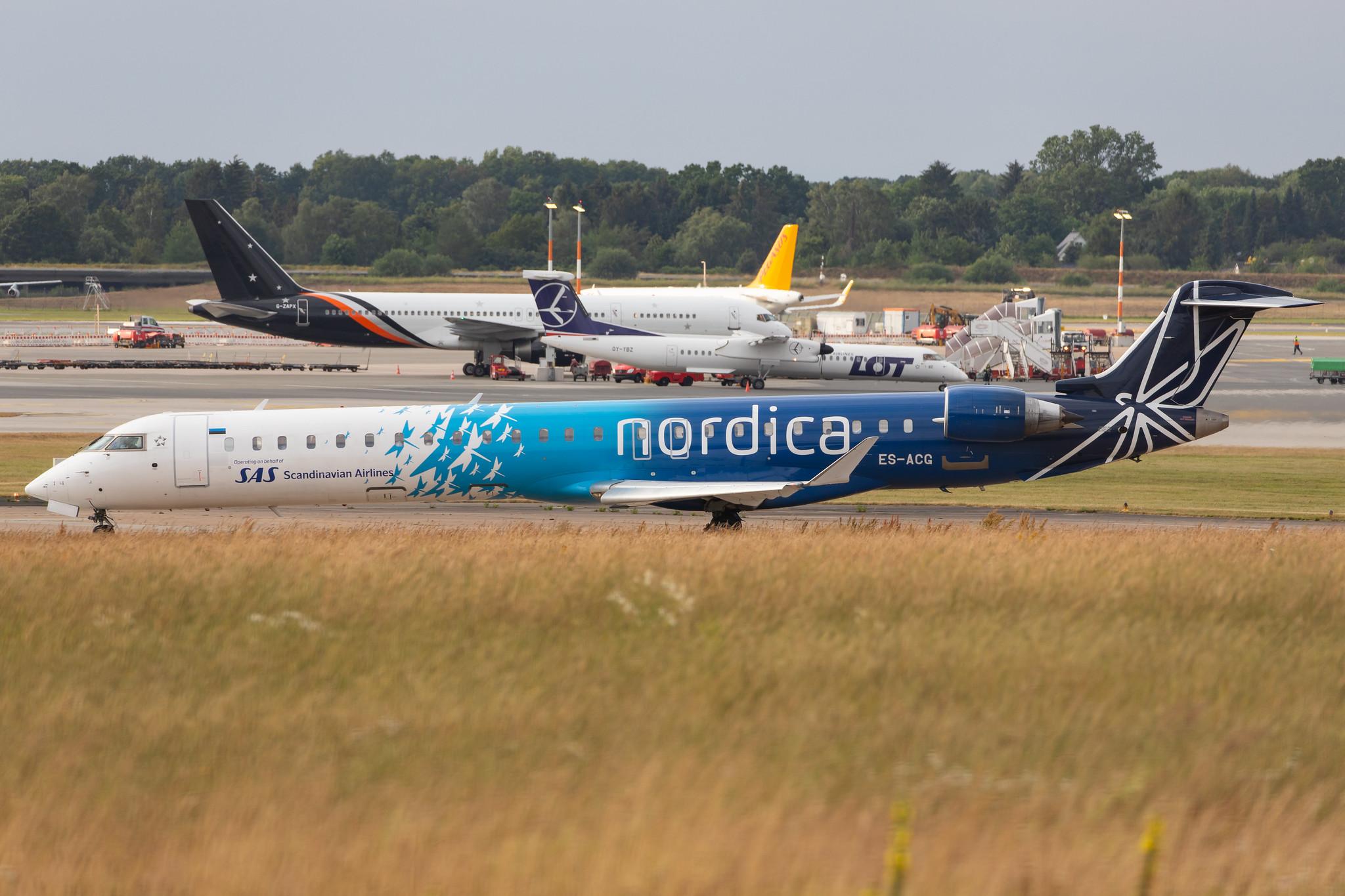 Hamburg Airport: Nordica (EE / EST) | Operator: LOT |  Mitsubishi CRJ-900LR CRJ9 | ES-ACG | MSN 15277