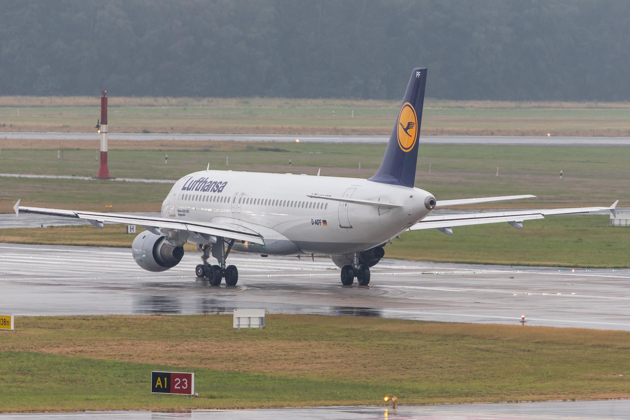 Hamburg Airport: Lufthansa (LH / DLH) |  Airbus A320-211 A320 | D-AIPF | MSN 0083