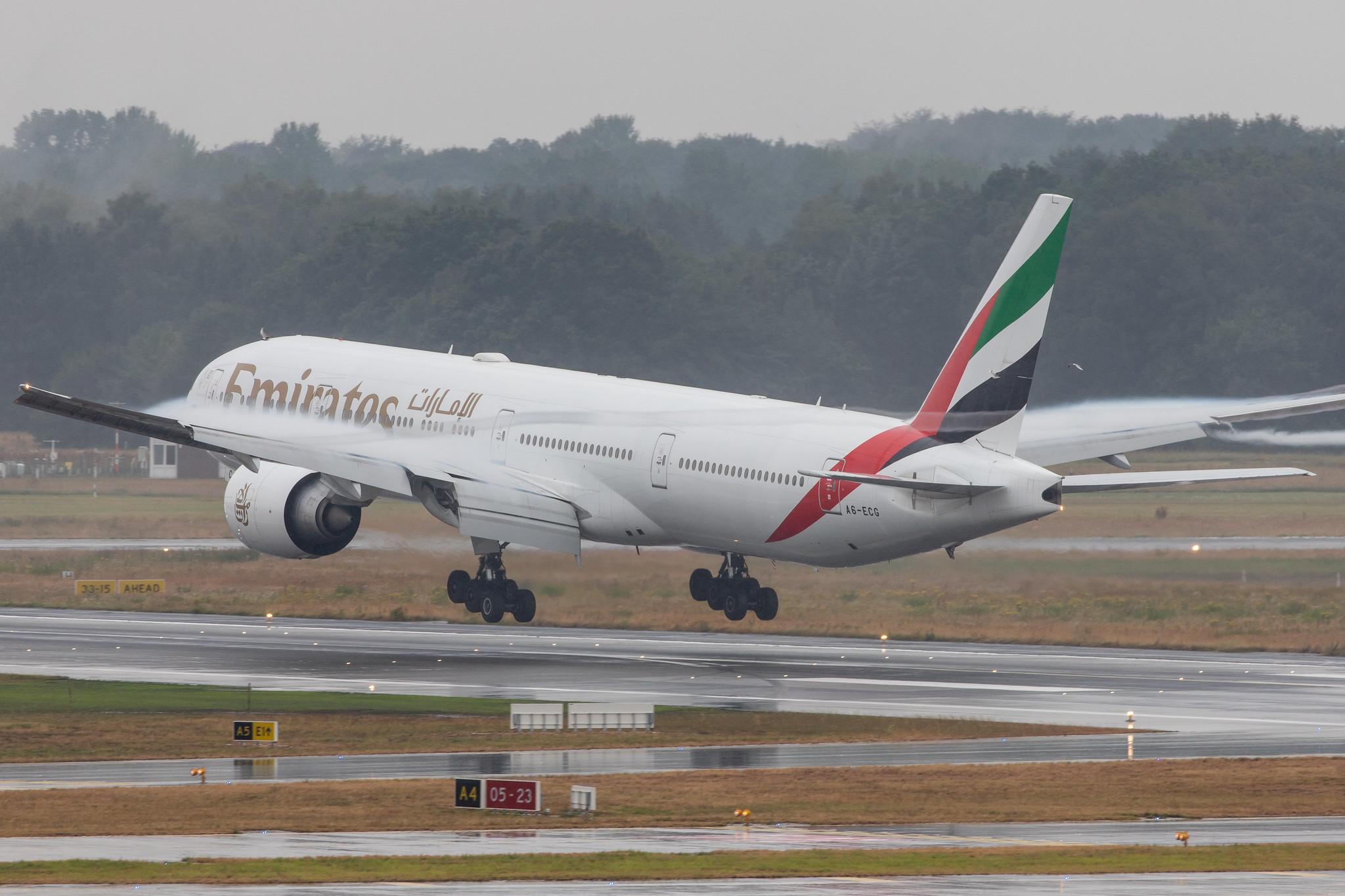 Hamburg Airport: Emirates (EK / UAE) |  Boeing 777-31H(ER) B77W | A6-ECG | MSN 35579
