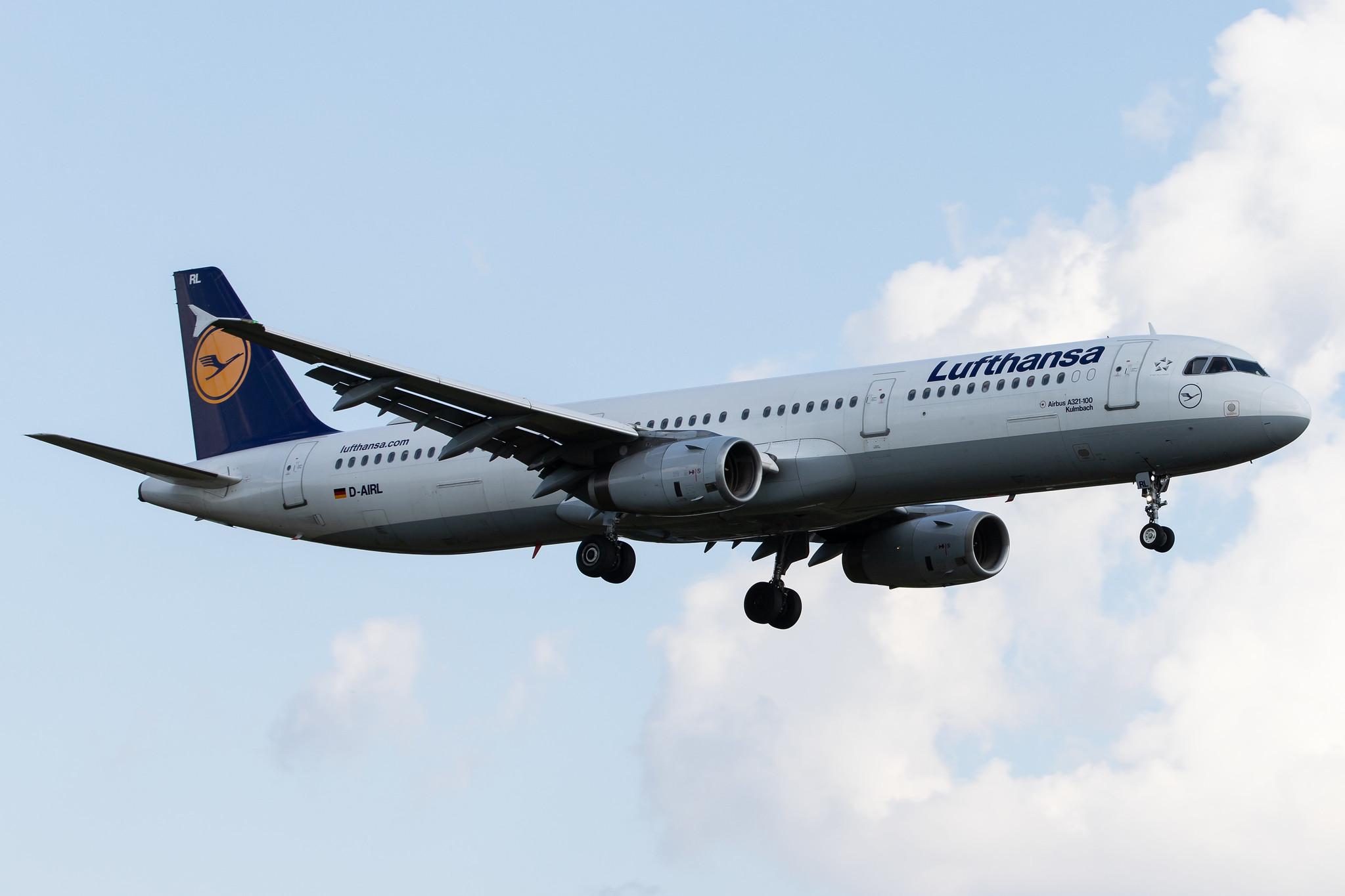 Hamburg Airport: Lufthansa (LH / DLH) |  Airbus A321-131 A321 | D-AIRL | MSN 0505