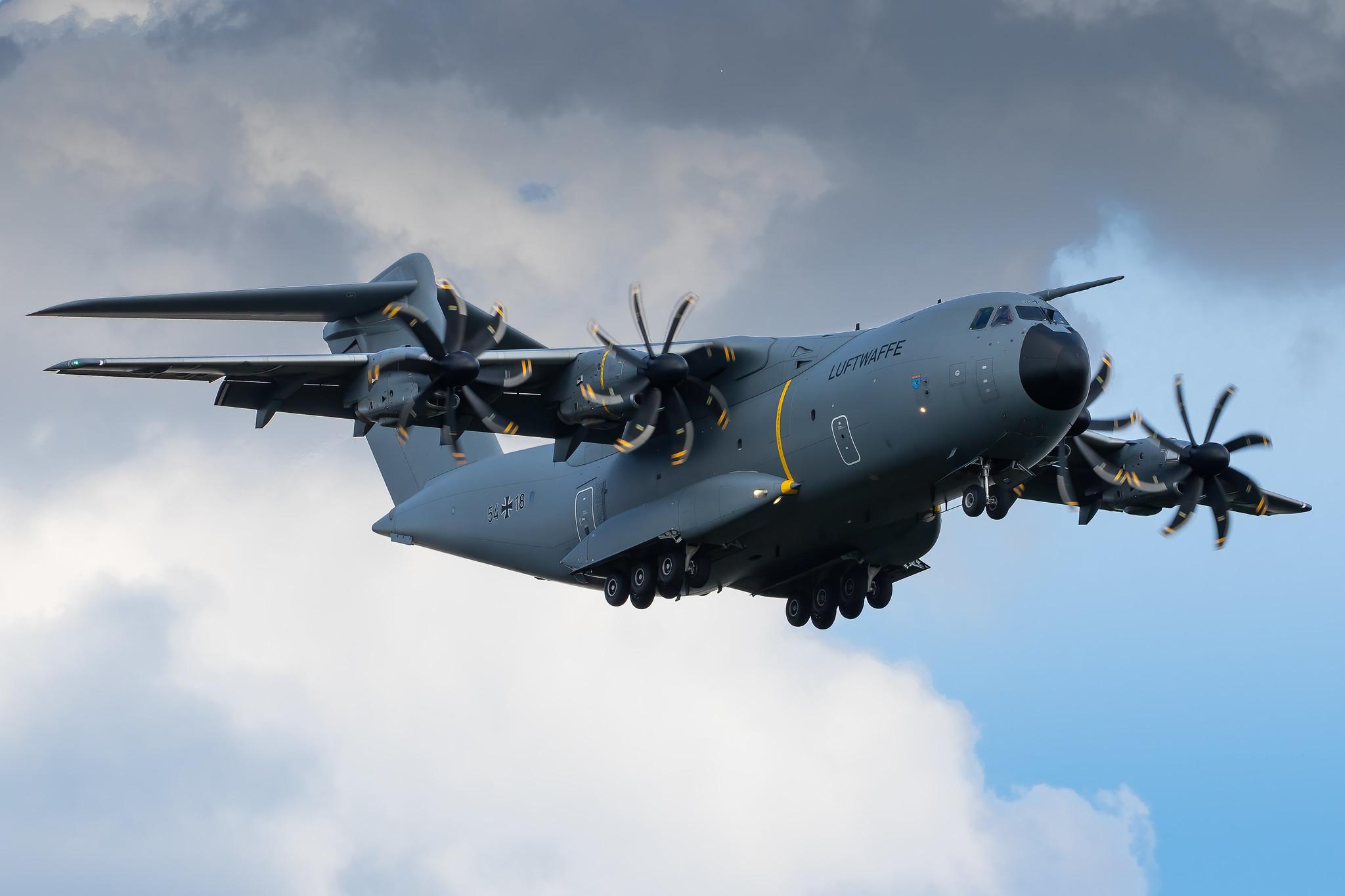 Hamburg Airport: German Air Force (/ GAF) | Airbus A400M-180 A400 | 54+18 | MSN 069