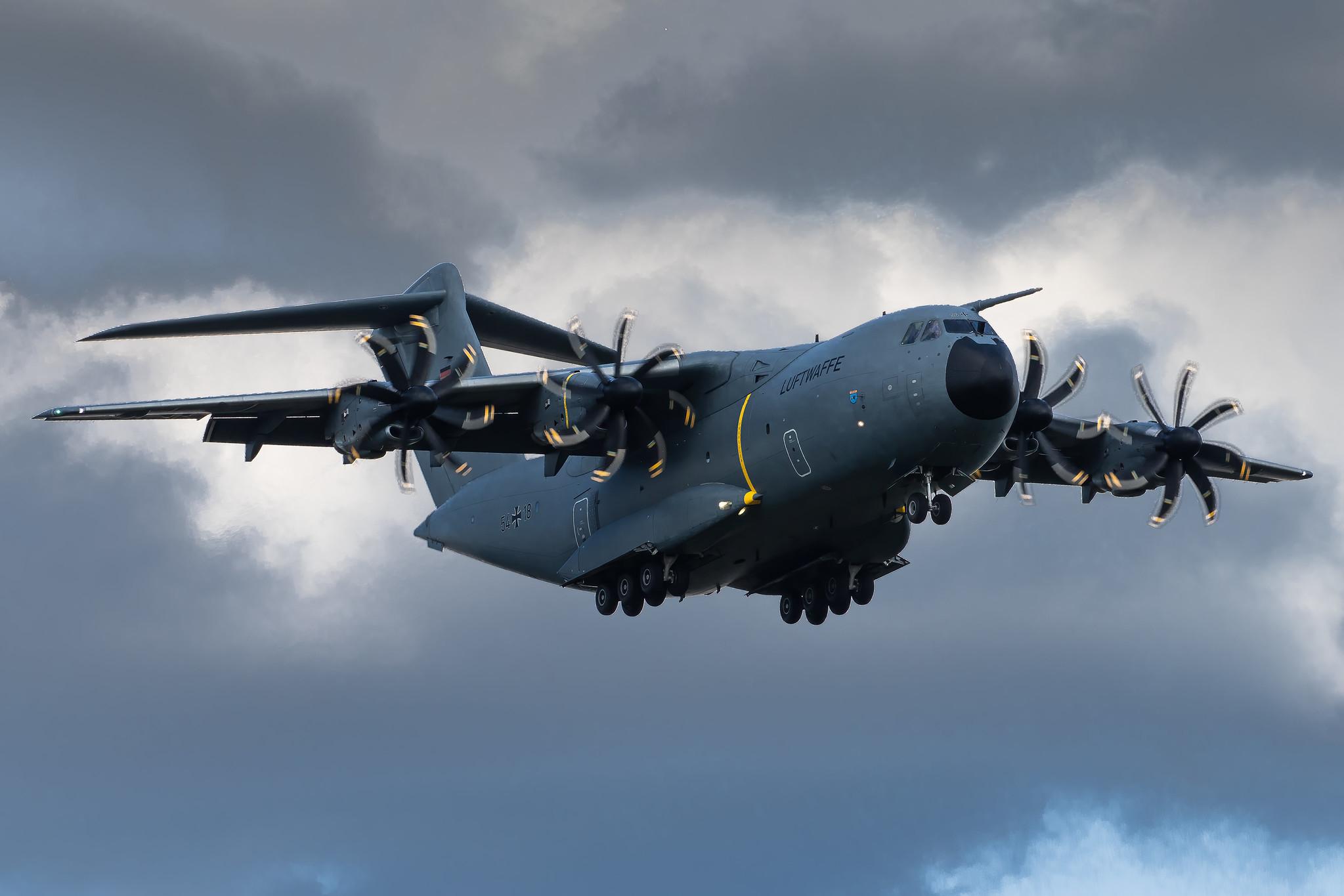 Hamburg Airport: German Air Force (/ GAF) | Airbus A400M-180 A400 | 54+18 | MSN 069