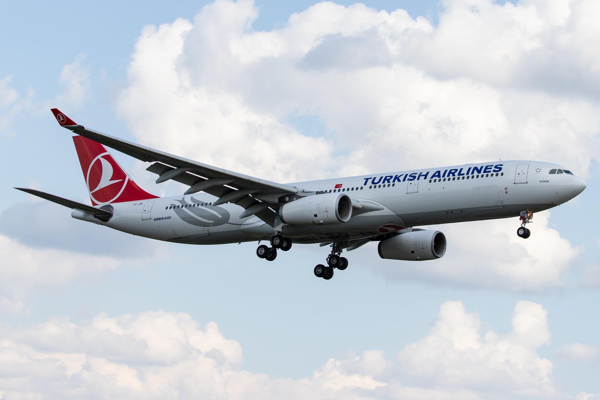 Hamburg Airport: Turkish Airlines (TK / THY) |  Airbus A330-343 A333 | TC-JNI | MSN 1160