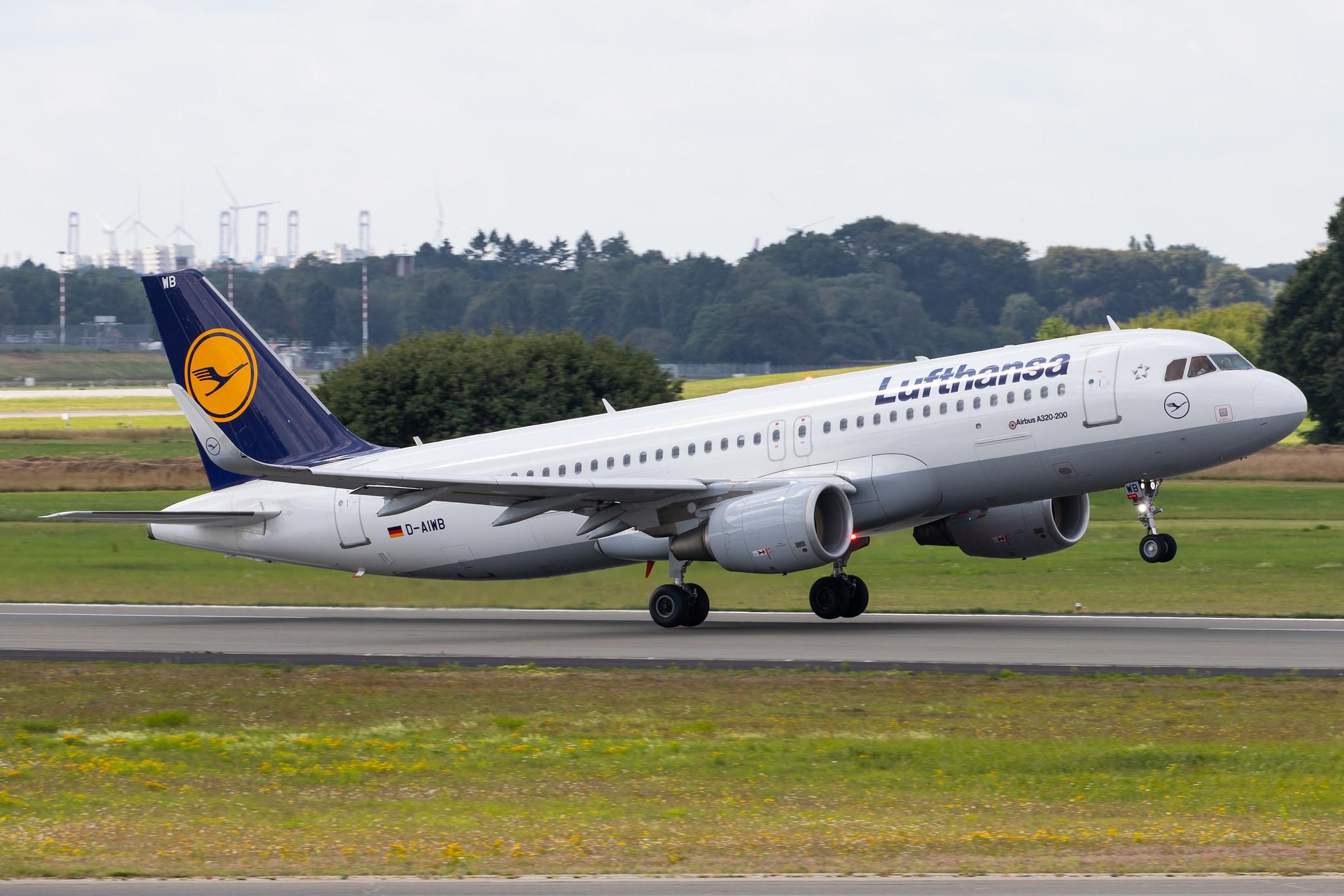 Hamburg Airport: Lufthansa (LH / DLH) |  Airbus A320-214 A320 | D-AIWB | MSN 7699