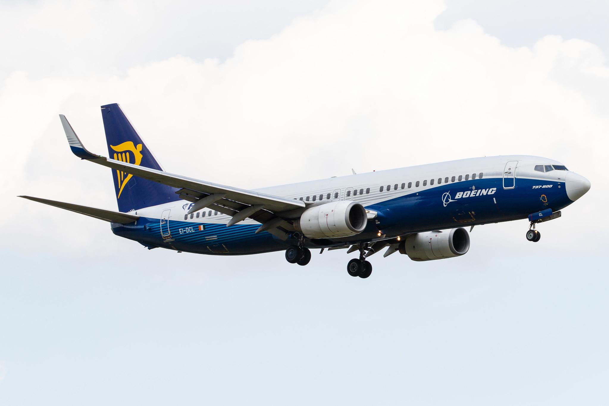 Hamburg Airport: Ryanair (FR / RYR) |  Livery: Dreamliner Livery |  Boeing 737-8AS B738 | EI-DCL | MSN 33806