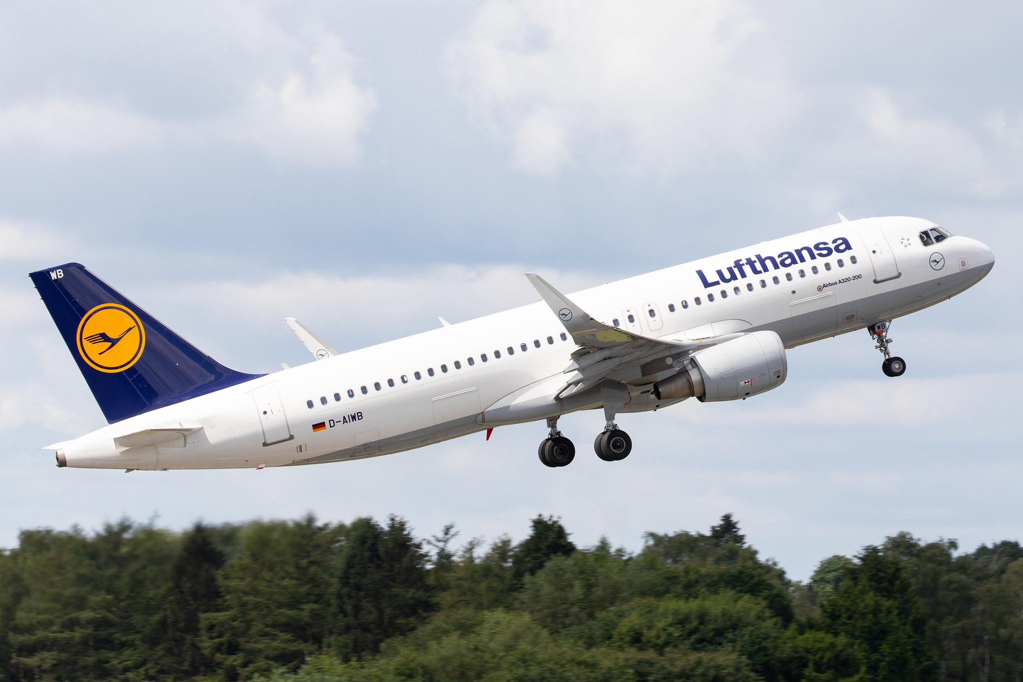 Hamburg Airport: Lufthansa (LH / DLH) |  Airbus A320-214 A320 | D-AIWB | MSN 7699