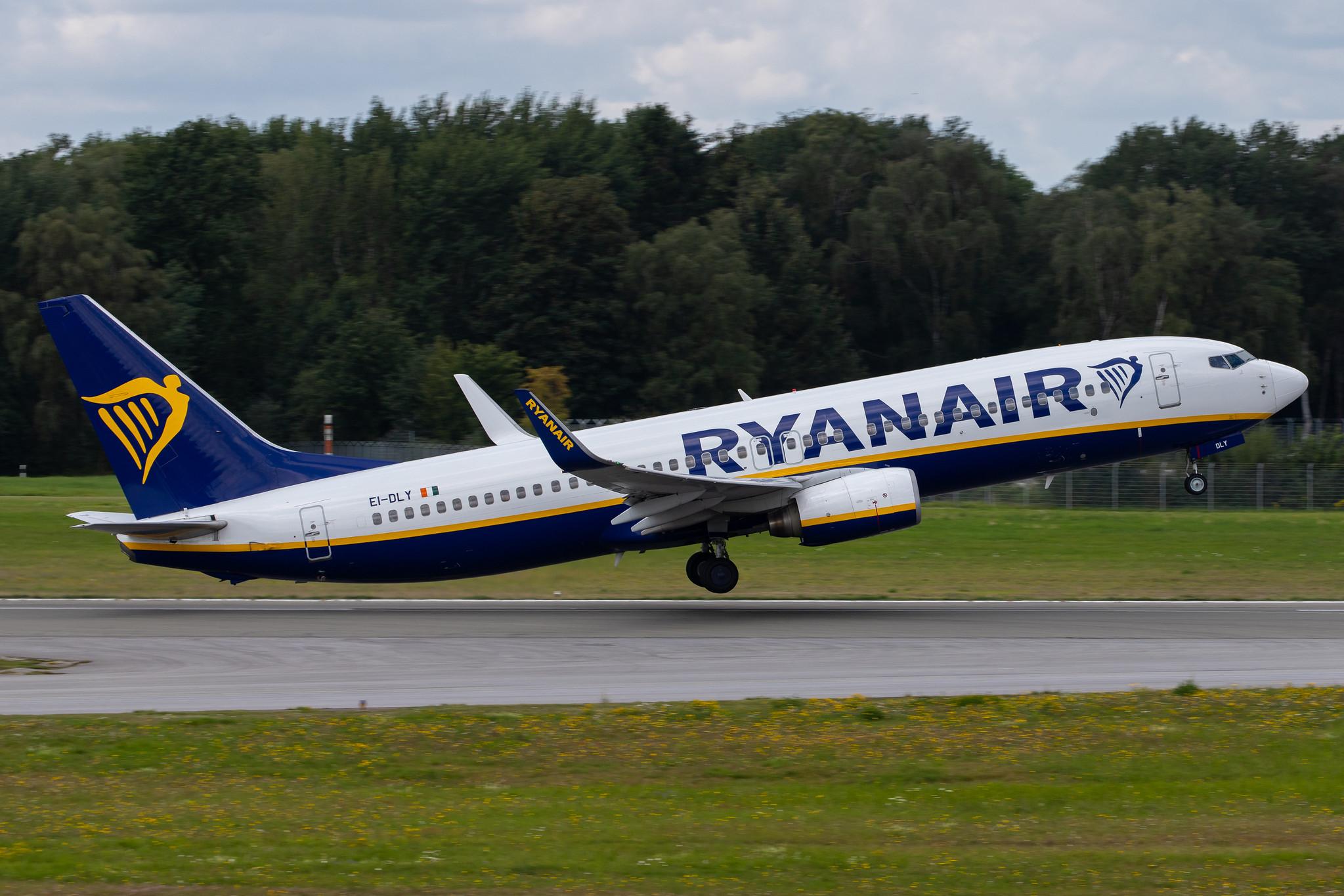 Hamburg Airport: Ryanair (FR / RYR) |  Boeing 737-8AS B738 | EI-DLY | MSN 33601