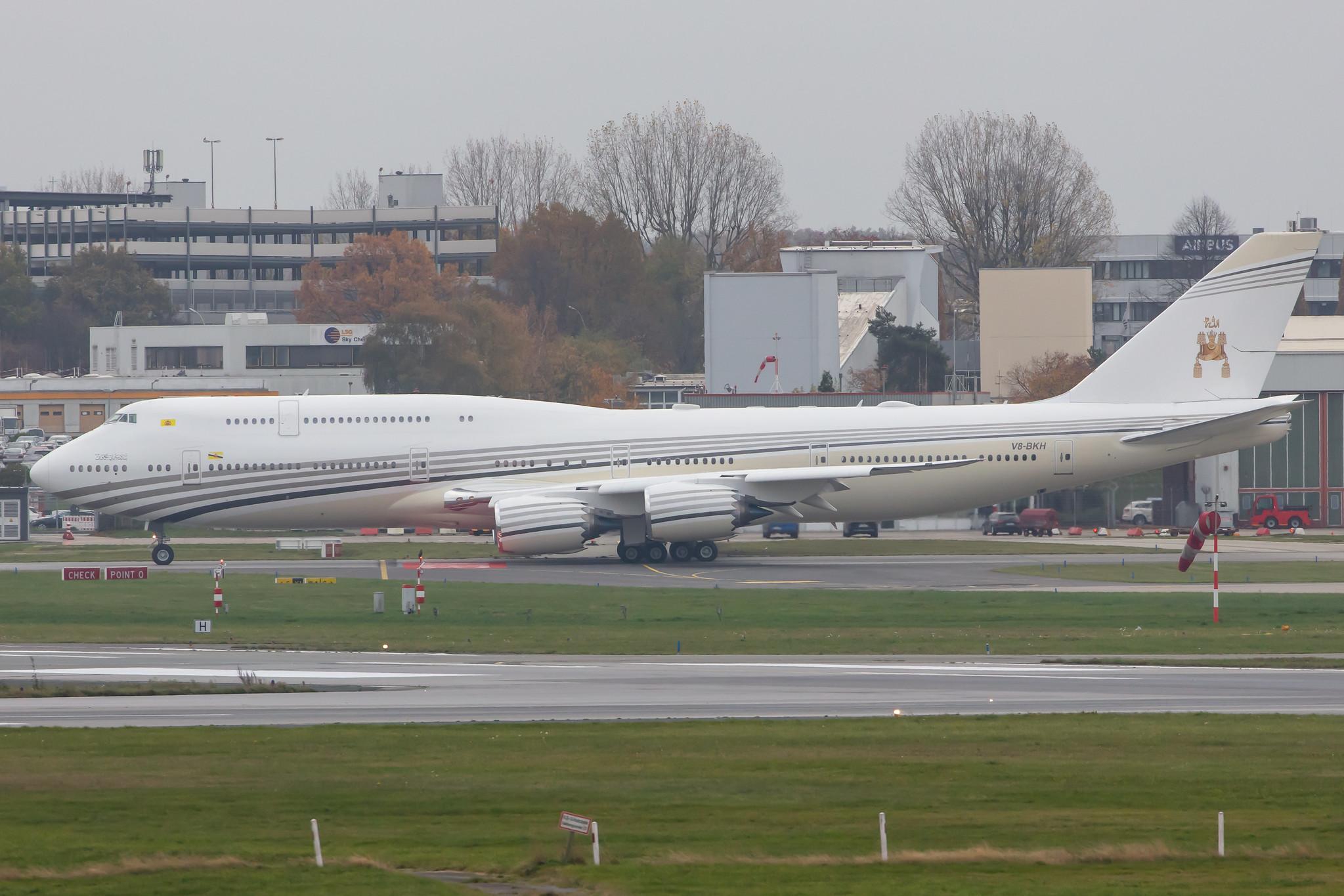 Hamburg Airport: Brunei Government |  Boeing 747-8LQ(BBJ) B748 | V8-BKH | MSN 41060