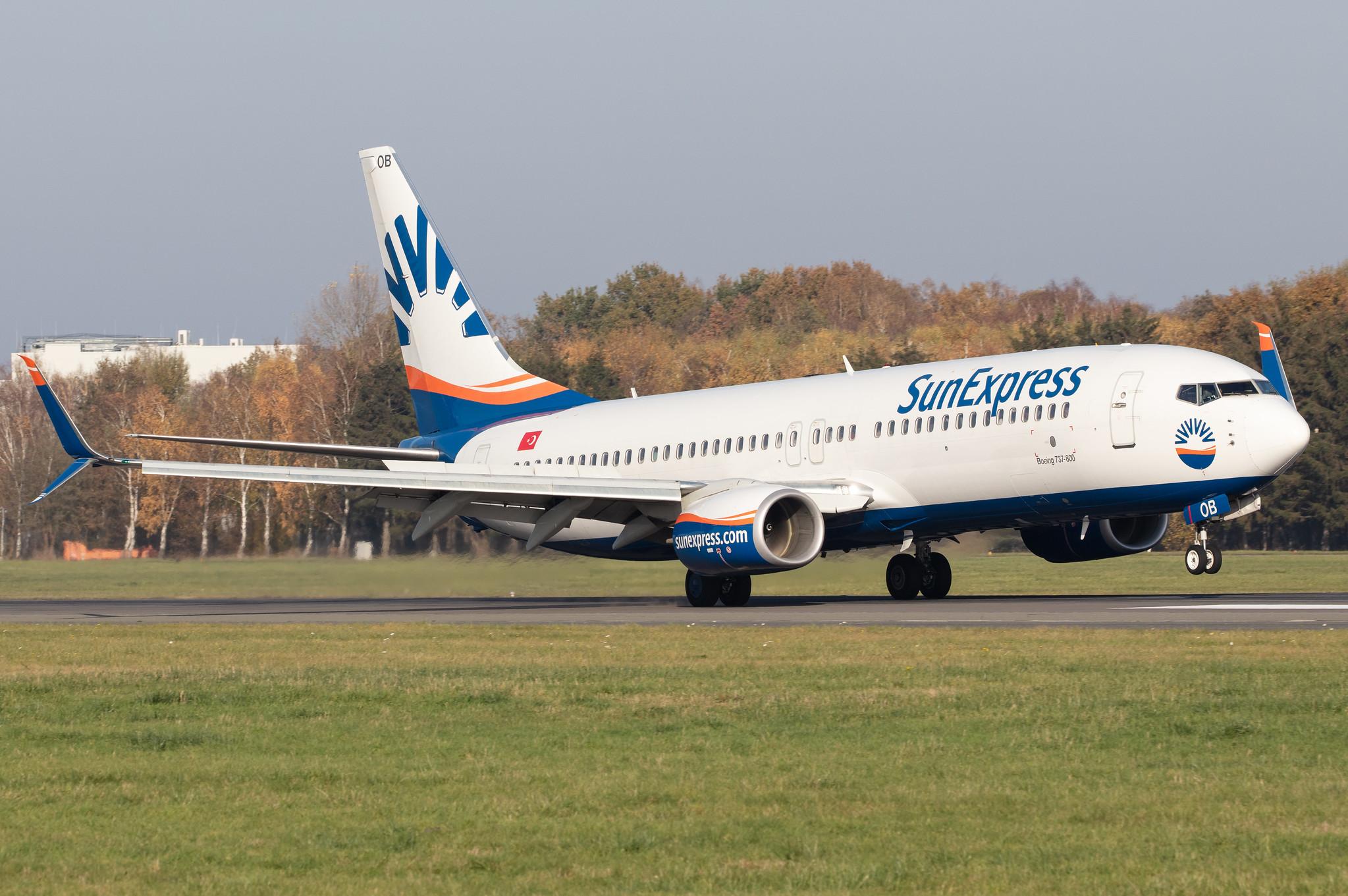Hamburg Airport: SunExpress (XQ / SXS) |  Boeing 737-8HC B738 | TC-SOB | MSN 61175