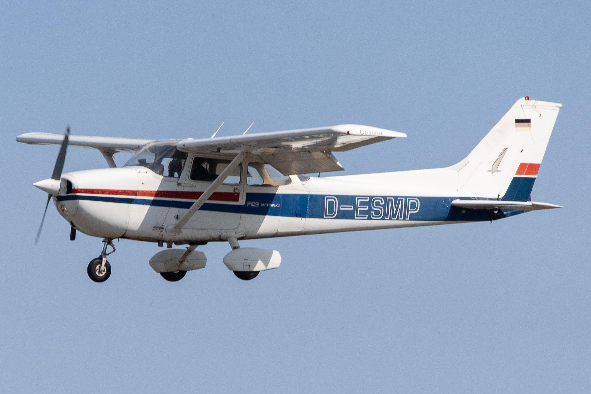 Hamburg Airport: Private Owner | Reims F172N Skyhawk 100 C172 | D-ESMP | MSN F17201633