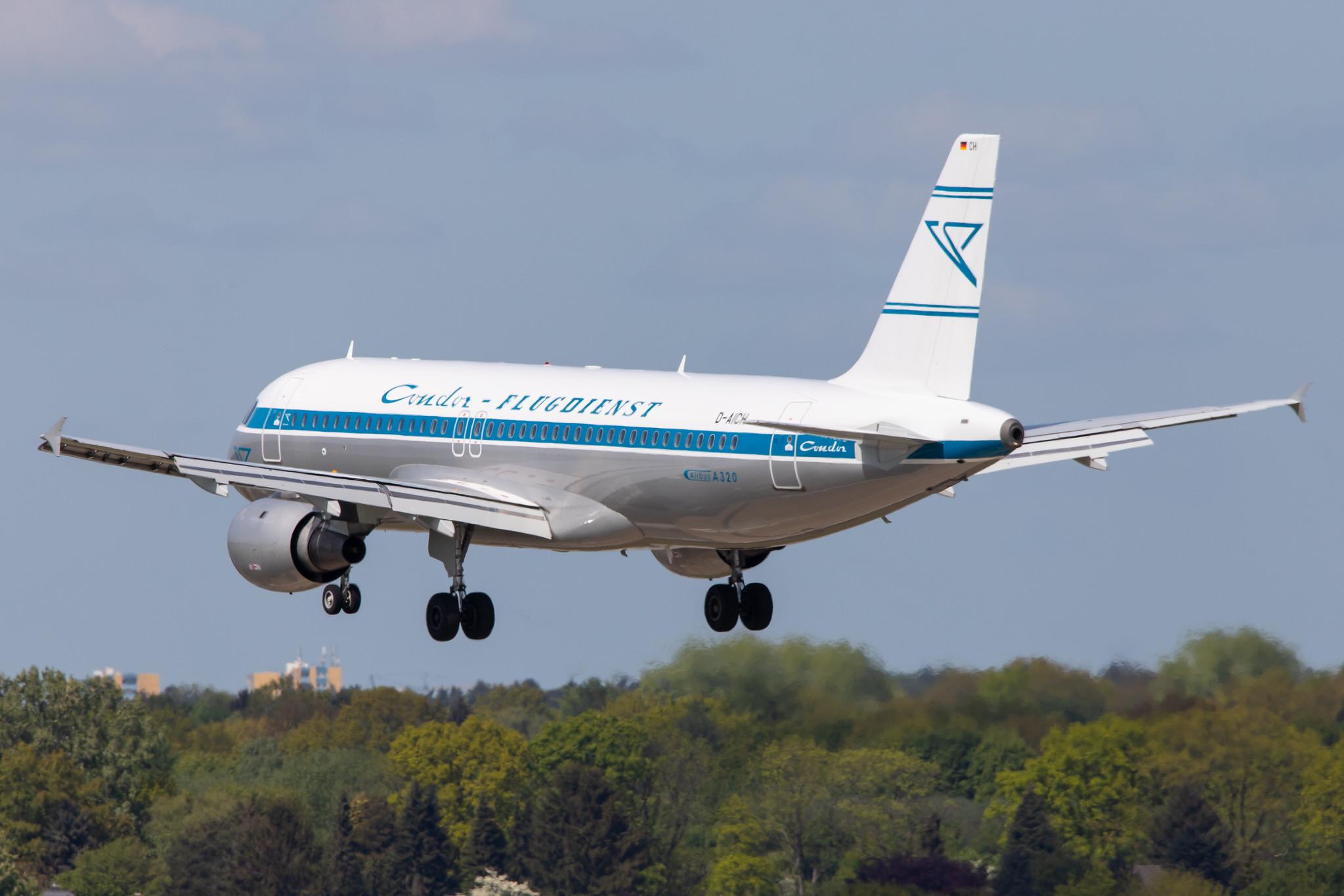 Hamburg Airport: Condor (DE / CFG) |  Livery: Retro Livery |  Airbus A320-212 A320 | D-AICH | MSN 0971