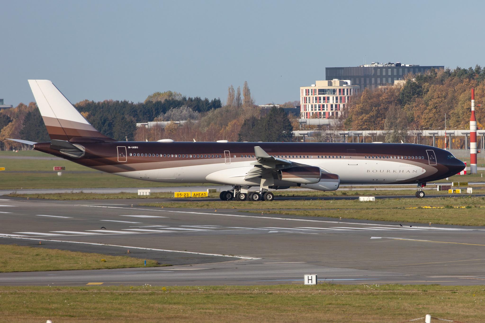 Hamburg Airport: Klaret Aviation |  Airbus A340-313 A343 | M-IABU | MSN 0955