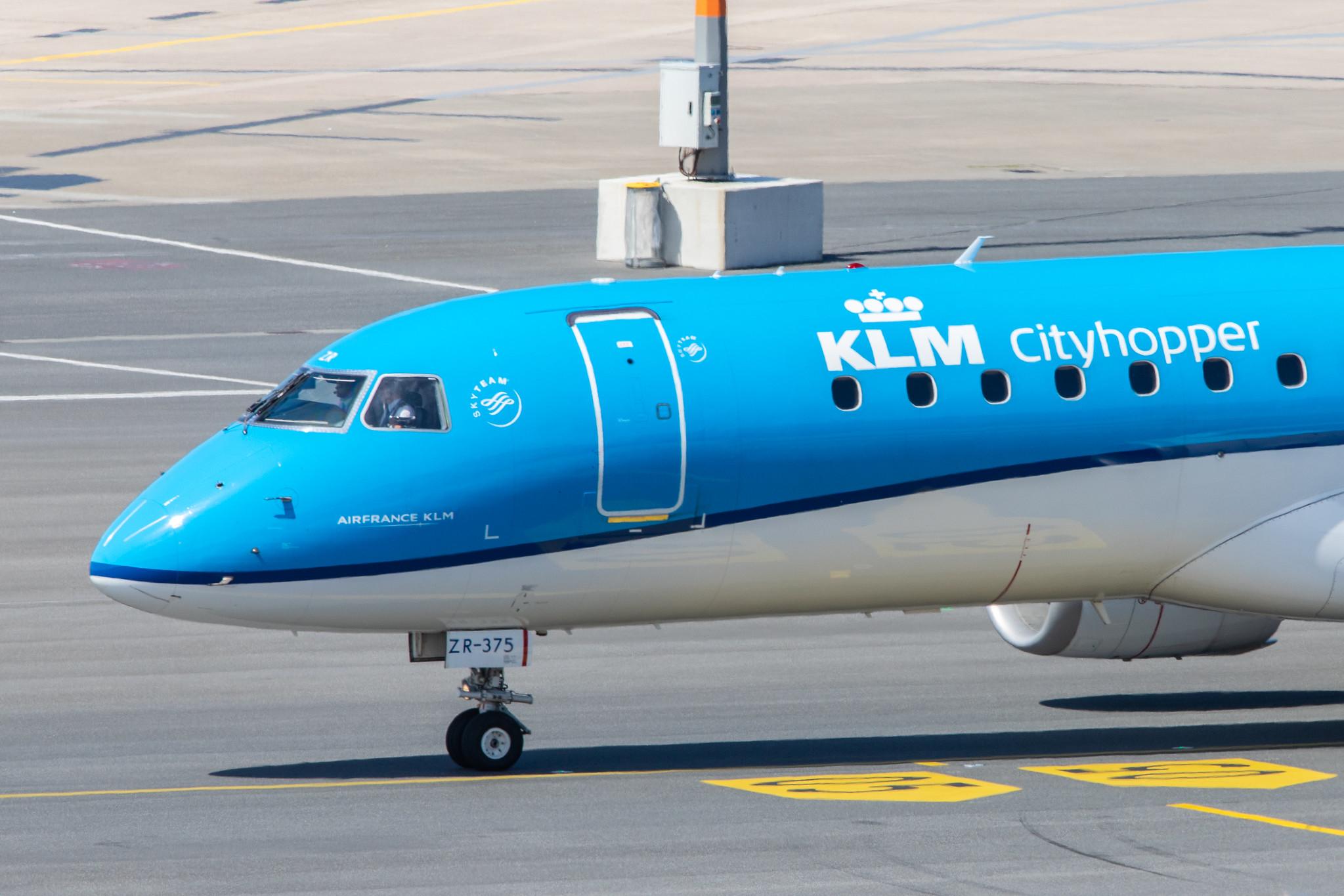 Hamburg Airport: KLM (KL / KLM) | Operator: KLM Cityhopper |  Embraer E190STD E190 | PH-EZR | MSN 19000375