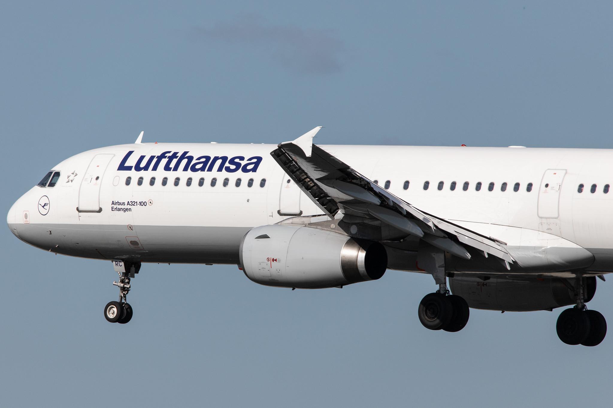 Hamburg Airport: Lufthansa (LH / DLH) |  Airbus A321-131 A321 | D-AIRC | MSN 0473