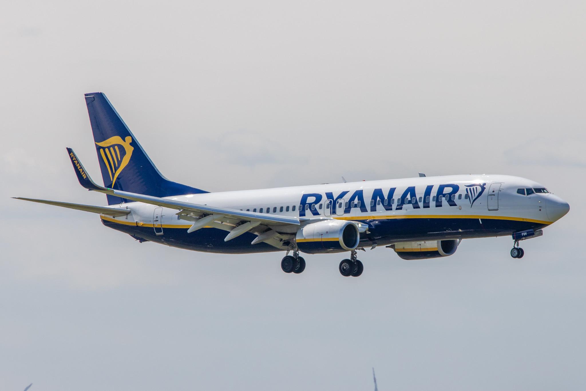 Hamburg Airport: Ryanair (FR / RYR) |  Boeing 737-8AS B738 | EI-FOV | MSN 44725
