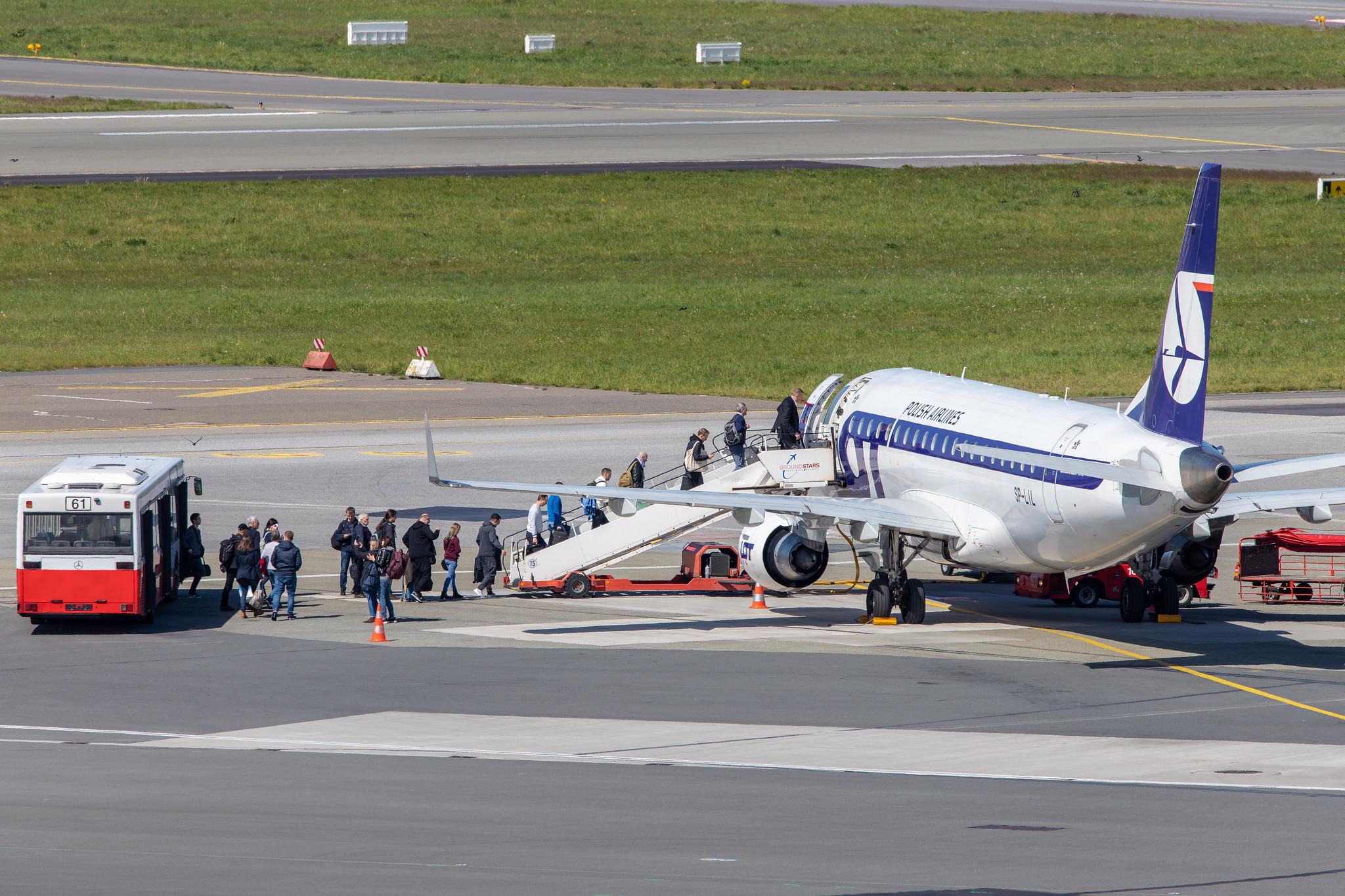 Hamburg Airport: LOT (LO / LOT) |  Embraer E175LR E75S | SP-LIL | MSN 17000306