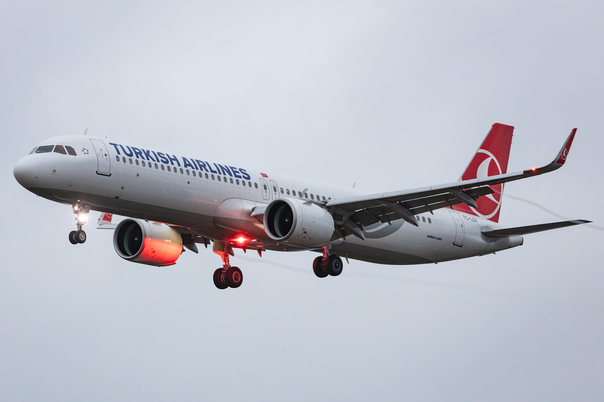 Hamburg Airport: Turkish Airlines (TK / THY) |  Airbus A321-271NX A21N | TC-LSY | MSN 9415