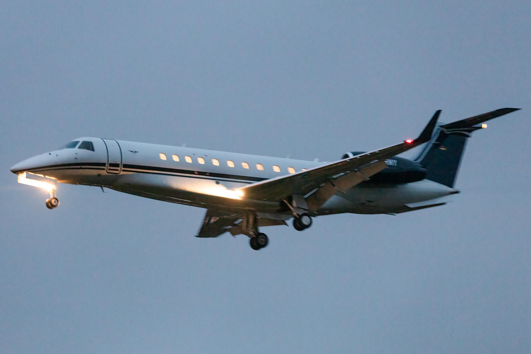 Hamburg Airport: Air Hamburg (/ AHO) |  Embraer Legacy 650E E35L | D-ARMY | MSN 14501229