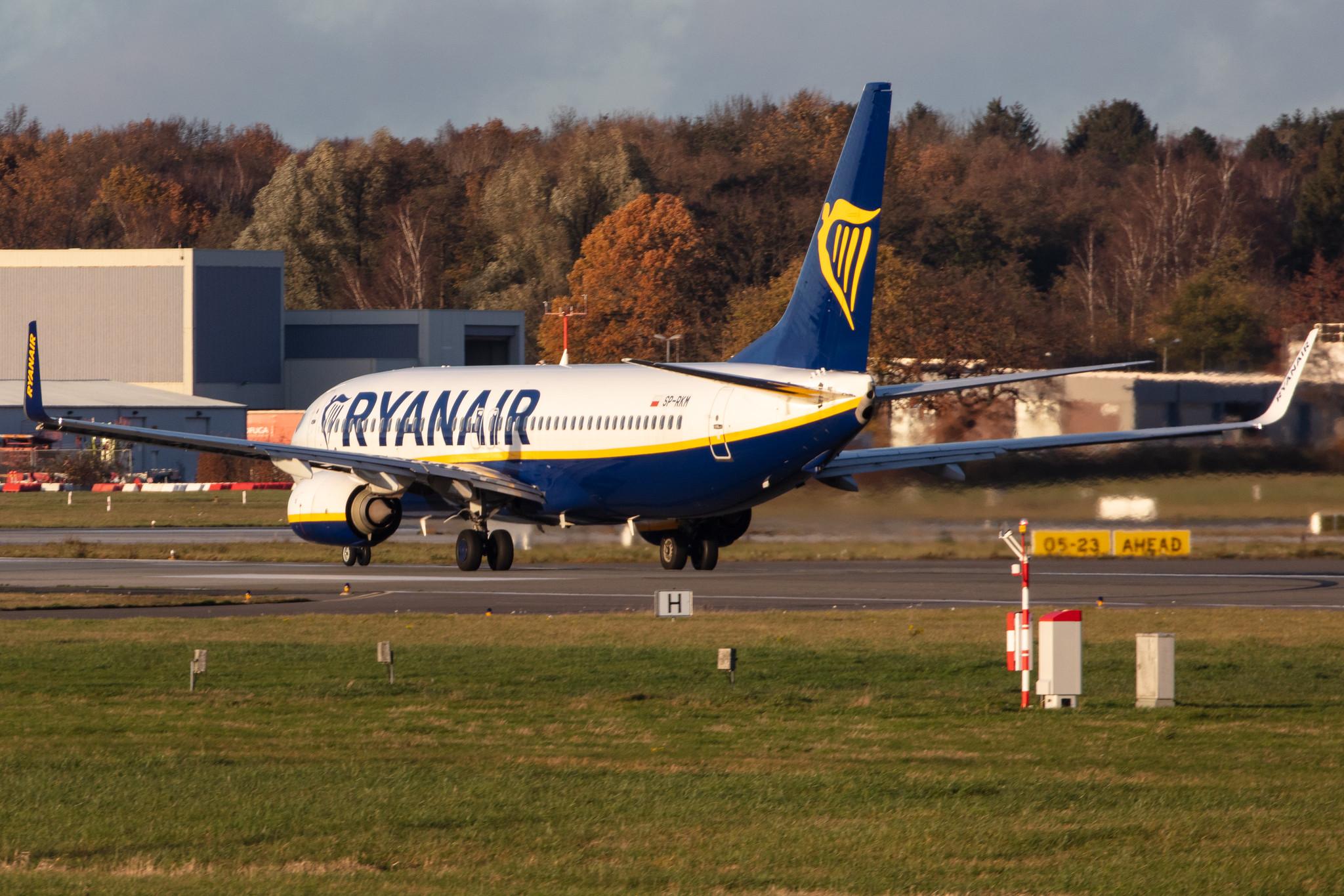 Hamburg Airport: Ryanair (FR / RYR) | Operator: Ryanair Sun |  Boeing 737-8AS B738 | SP-RKM | MSN 44787
