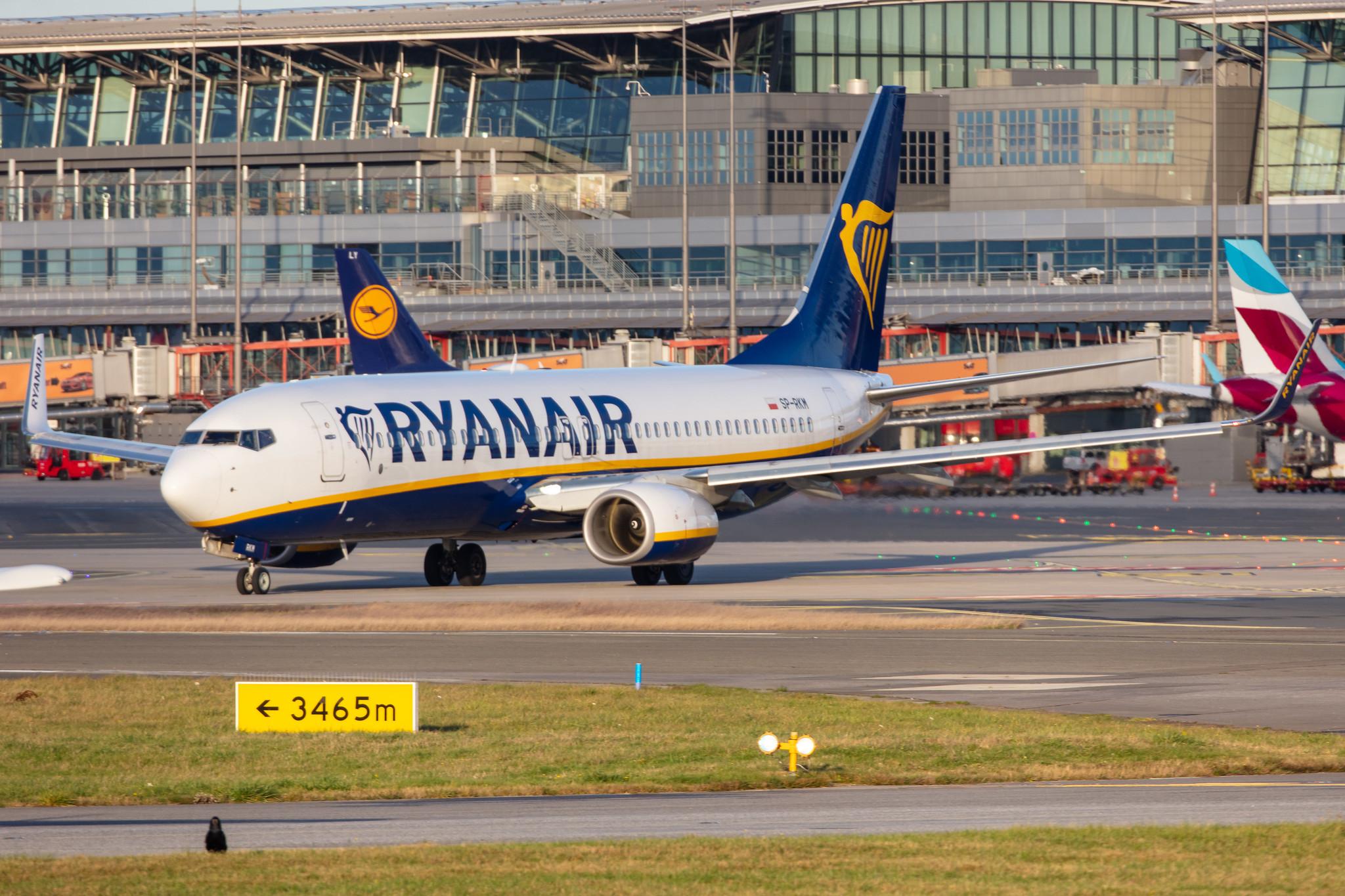Hamburg Airport: Ryanair (FR / RYR) | Operator: Ryanair Sun |  Boeing 737-8AS B738 | SP-RKM | MSN 44787
