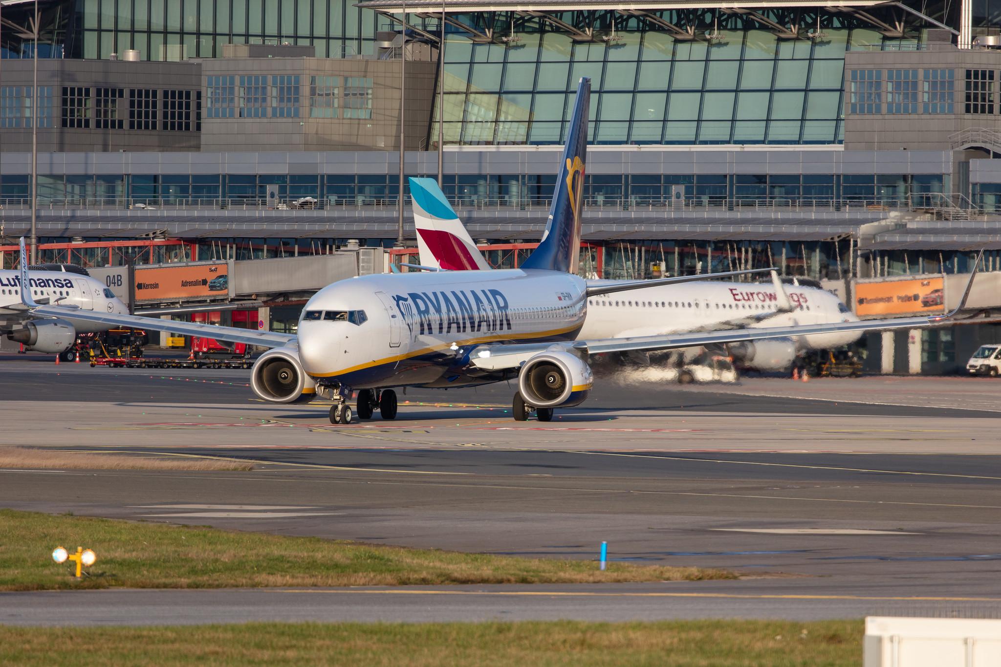 Hamburg Airport: Ryanair (FR / RYR) | Operator: Ryanair Sun |  Boeing 737-8AS B738 | SP-RKM | MSN 44787