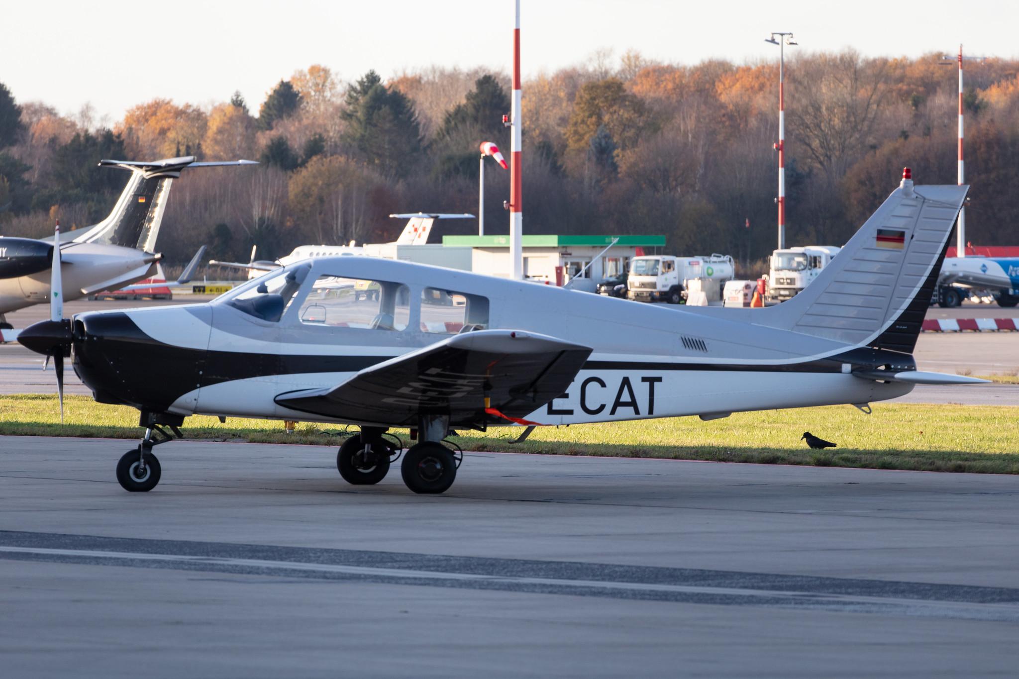 Hamburg Airport: Private owner |  Piper PA28-161 Cadet P28A | D-ECAT | MSN 2841112