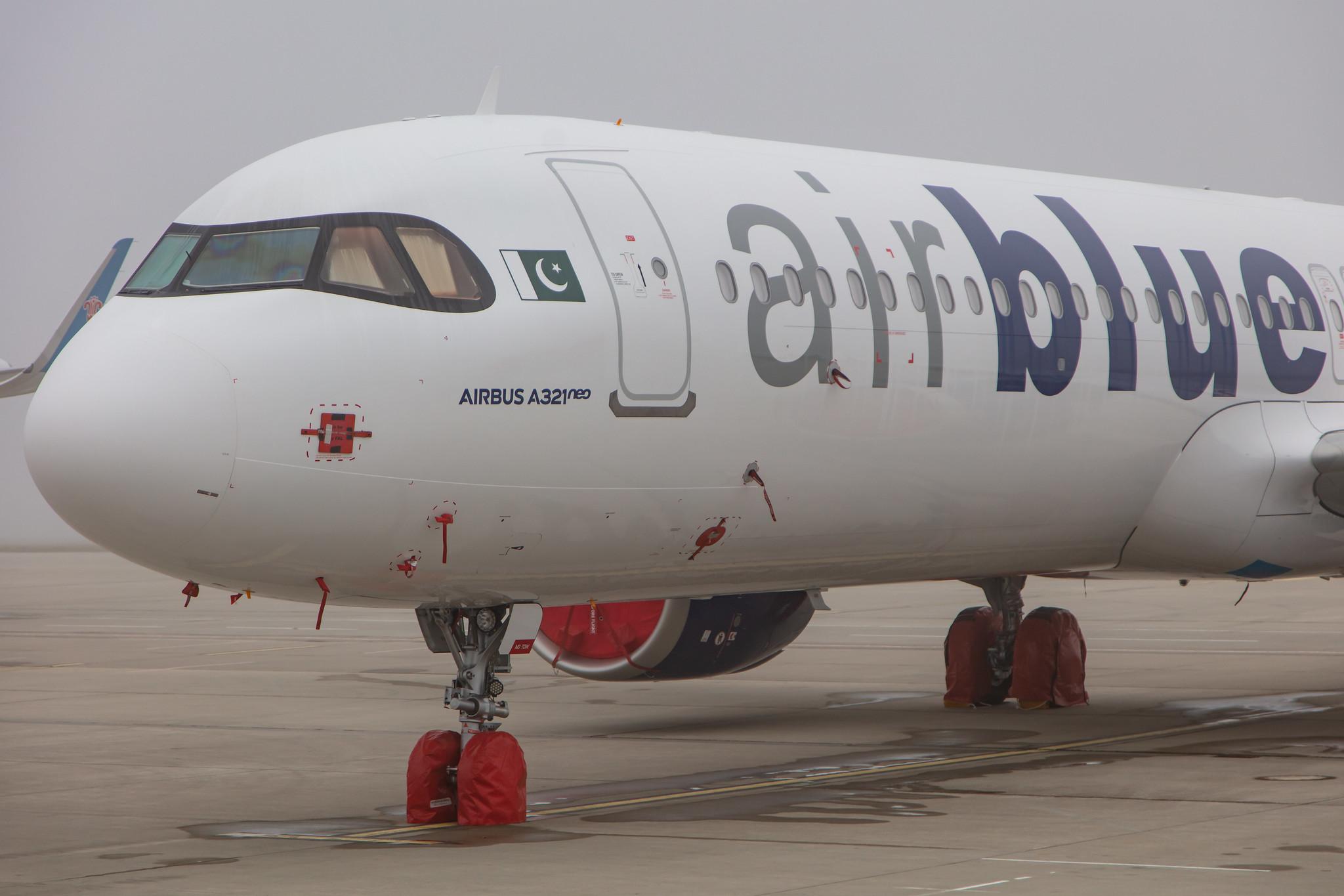 Flughafen Rostock-Laage: AirBlue (PA / ABQ) |  Airbus A321-251NX A21N | D-AZAQ | MSN 9560
