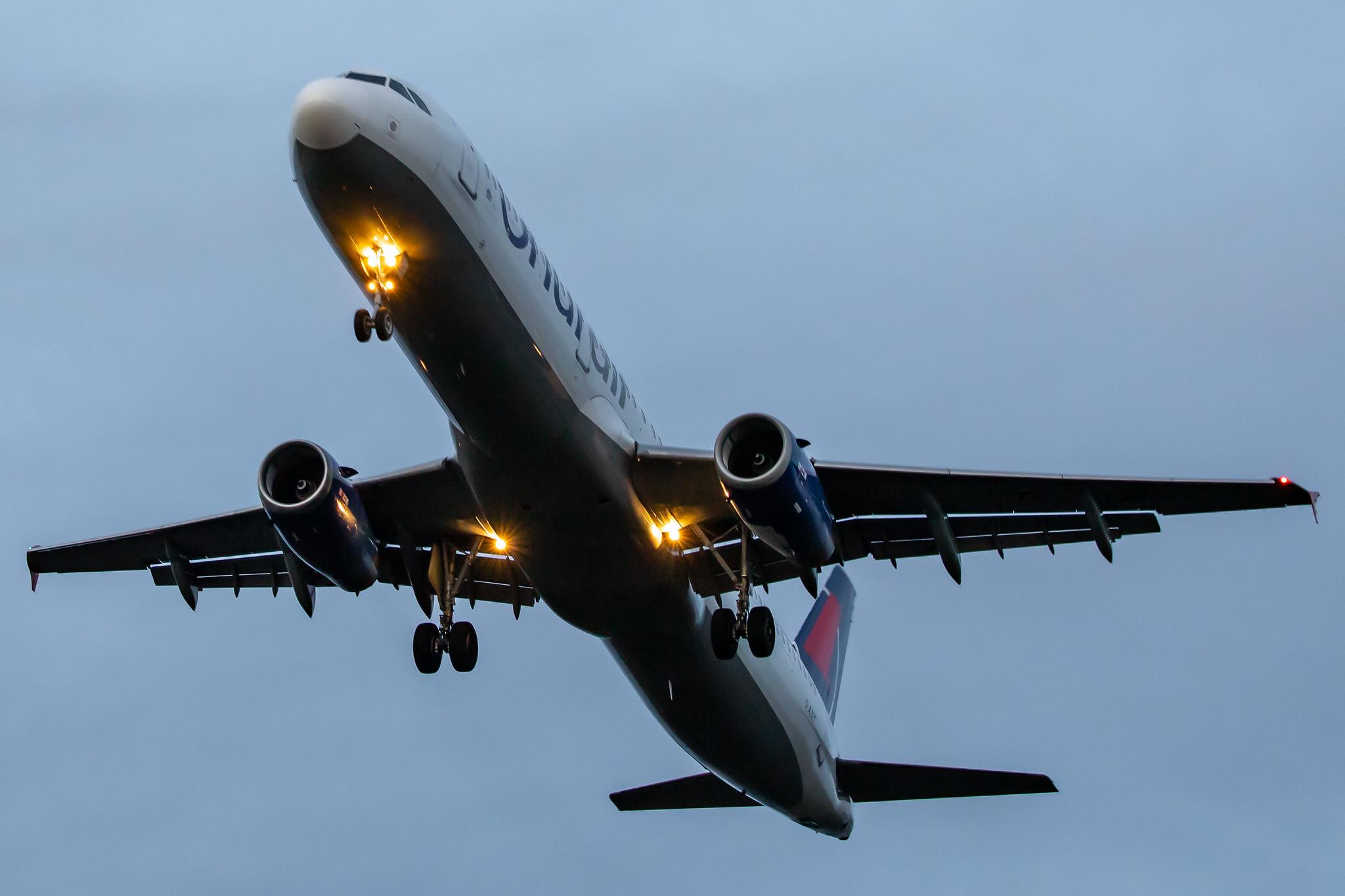 Frankfurt Airport: Onur Air (8Q / OHY) |  Airbus A321-231 A321 | TC-OBY | MSN 0810