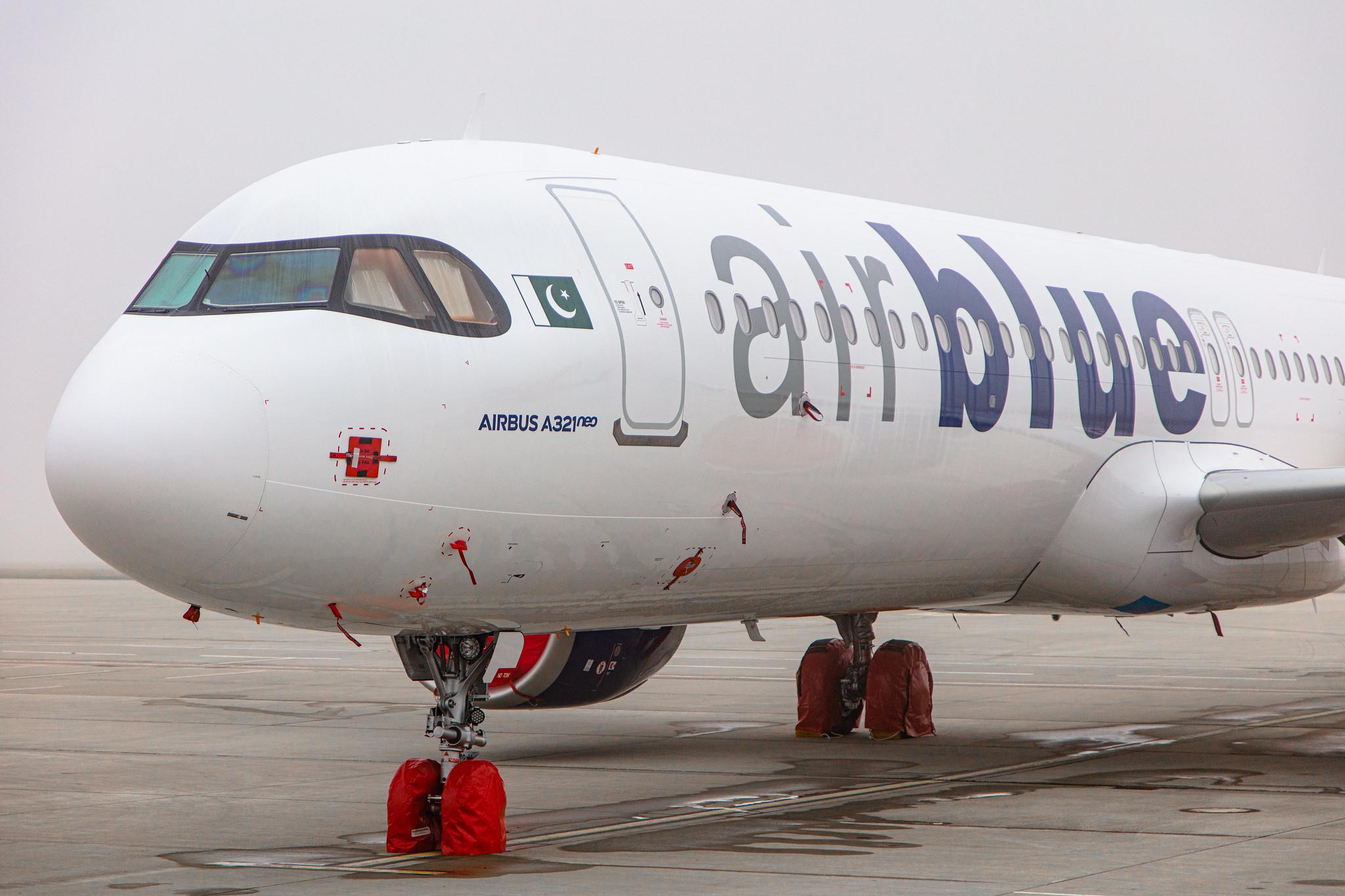 Flughafen Rostock-Laage: AirBlue (PA / ABQ) |  Airbus A321-251NX A21N | D-AZAQ | MSN 9560