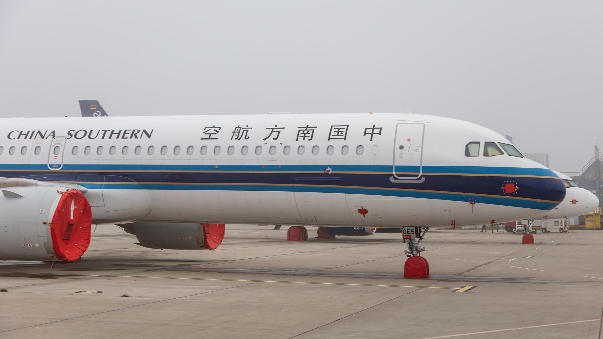 Flughafen Rostock-Laage: China Southern Airlines (CZ/ CSN) |  Airbus A321-253NX A21N | D-AVXW | MSN 9288
