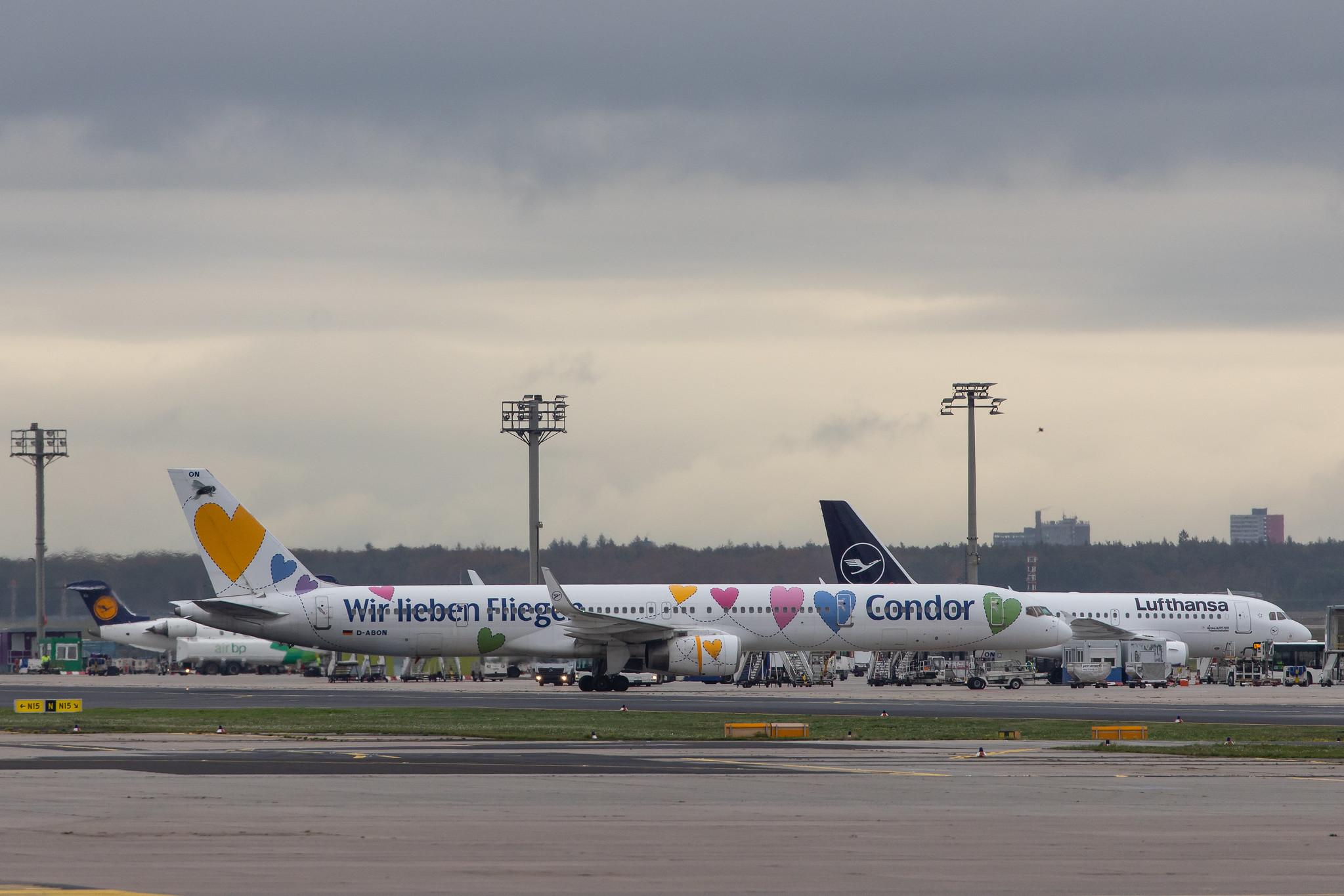 Frankfurt Airport: Condor (DE / CFG) |  Livery: Wir Lieben Fliegen Livery |  Boeing 757-330 B753 | D-ABON | MSN 29023