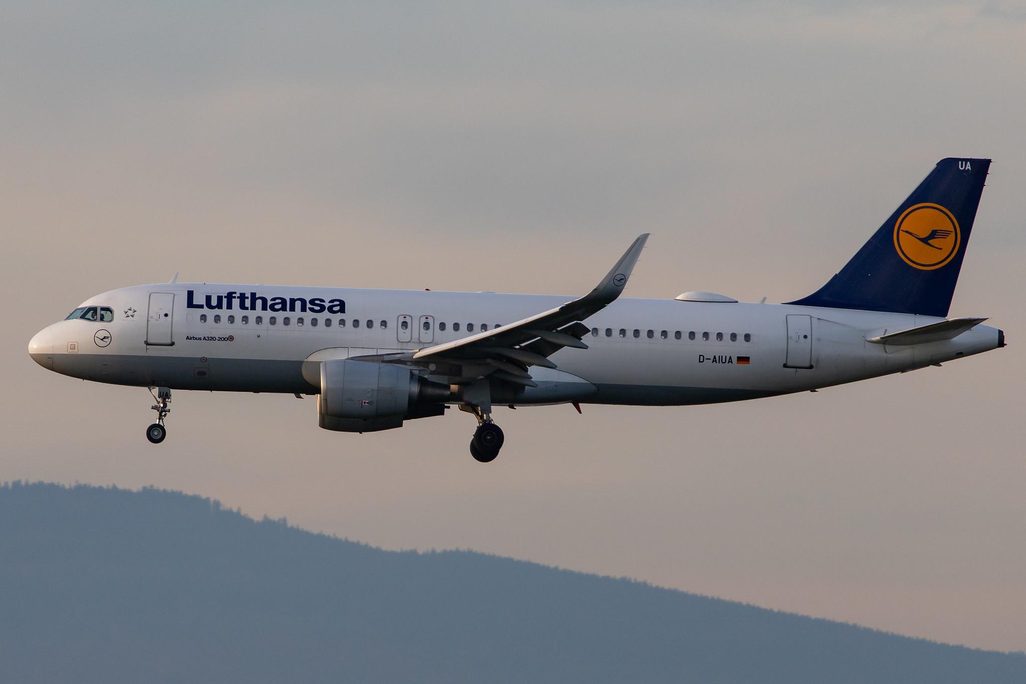 Frankfurt Airport: Lufthansa (LH / DLH) |  Airbus A320-214 A320 | D-AIUA | MSN 5935