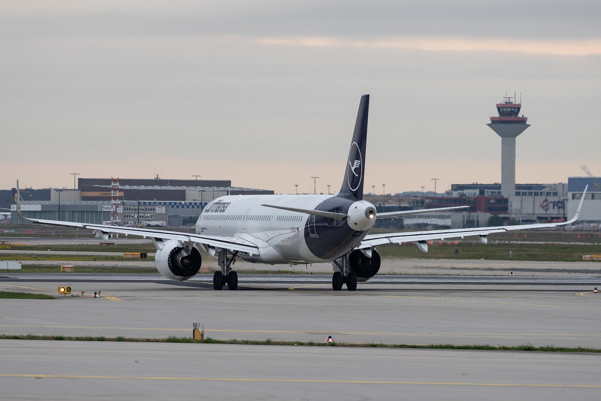 Frankfurt Airport: Lufthansa (LH / DLH) |  Airbus A321-271NX A21N | D-AIEA | MSN 8761