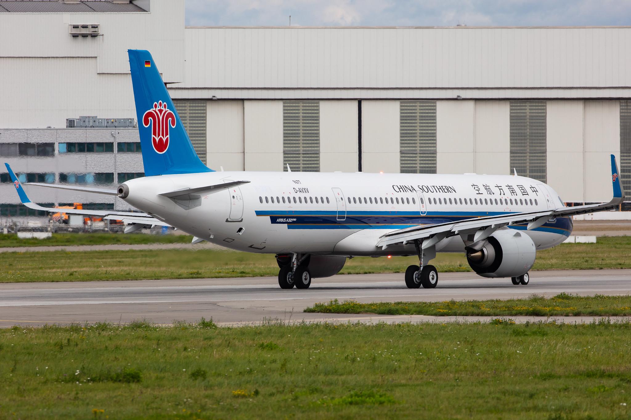 Hamburg Finkenwerder: China Southern Airlines (CZ / CSN) | Airbus A321-253NX A21N | D-AVXV (B-30FW) | MSN 9477