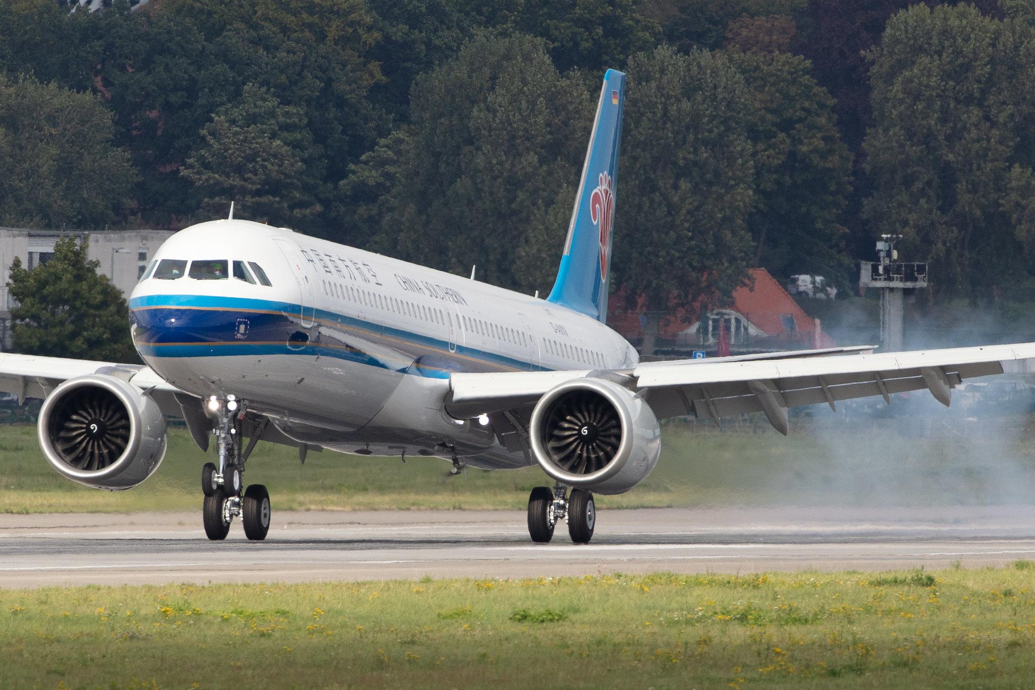 Hamburg Finkenwerder: China Southern Airlines (CZ / CSN) | Airbus A321-253NX A21N | D-AVXV (B-30FW) | MSN 9477