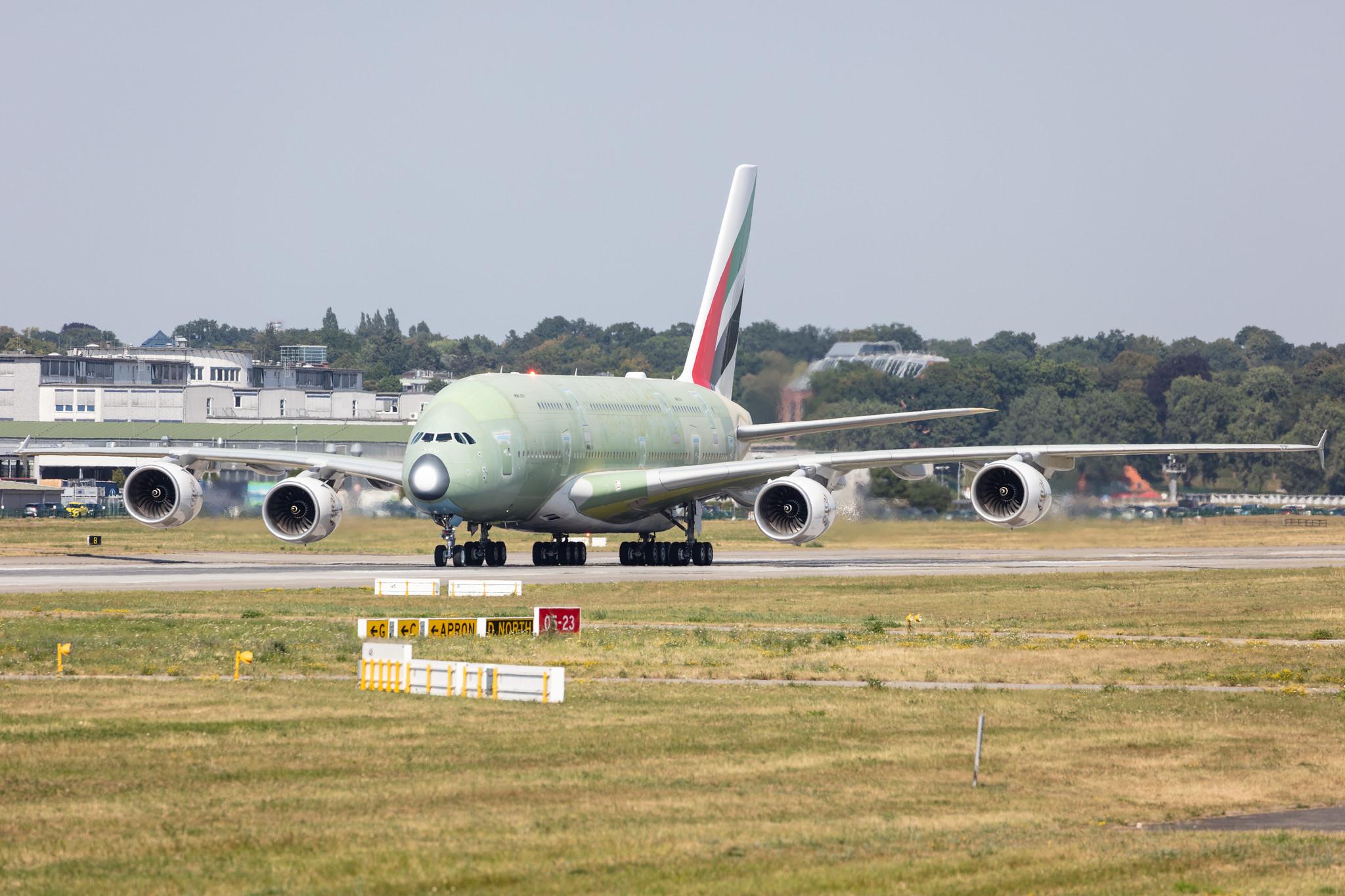 Hamburg Finkenwerder: Emirates (EK / UAE) |  Airbus A380-842 A388 | F-WWSS | MSN 269 (A6-EVP)