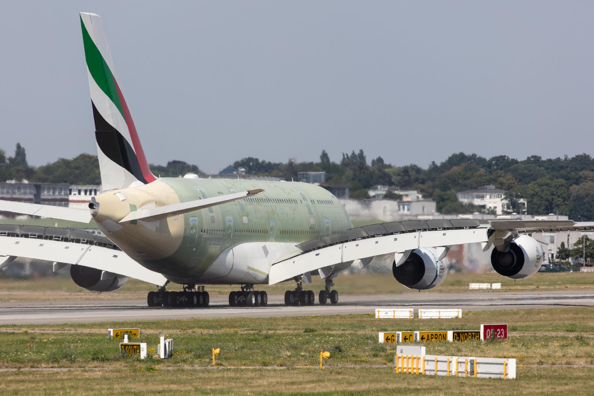Hamburg Finkenwerder: Emirates (EK / UAE) |  Airbus A380-842 A388 | F-WWSS | MSN 269 (A6-EVP)